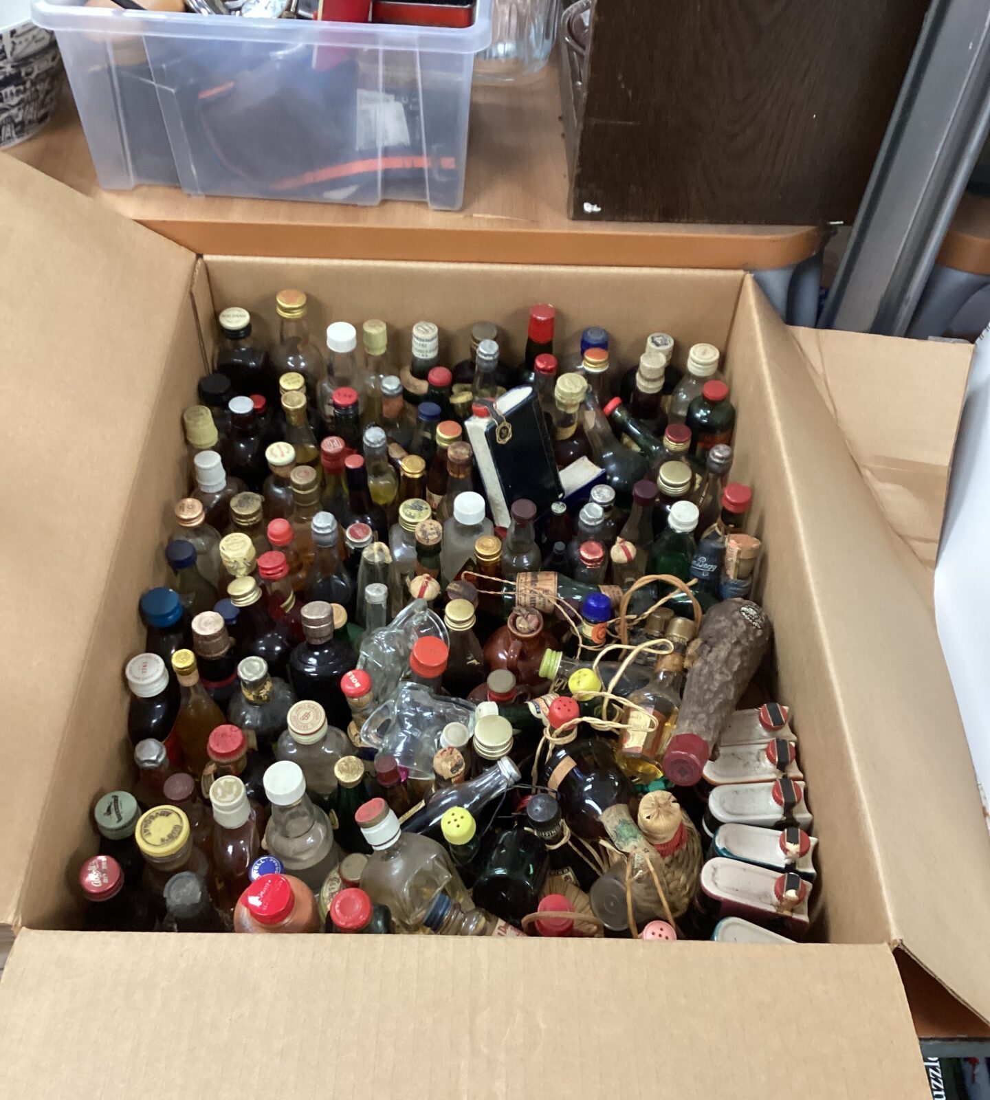 Large quantity of miniature spirit bottles