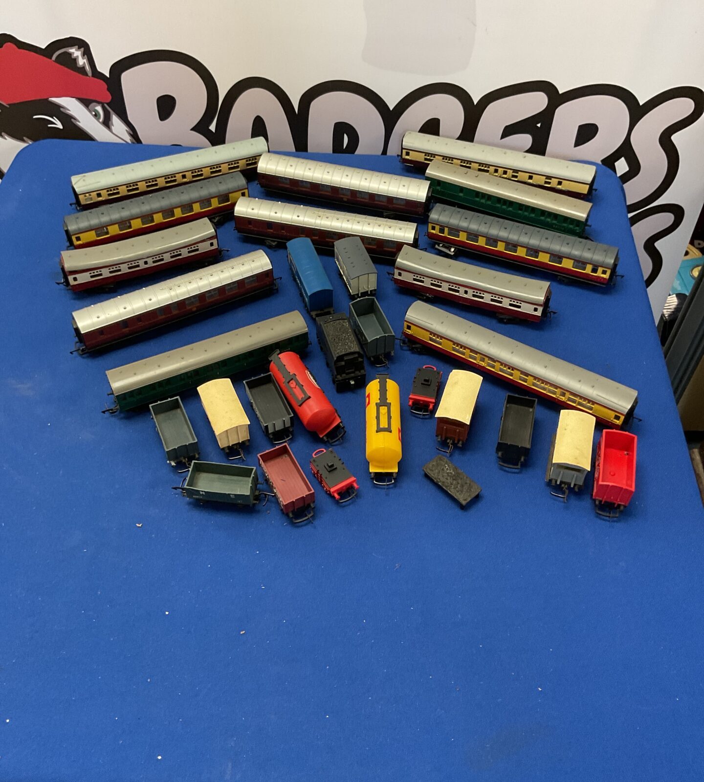 Selection of Hornby carriages and rolling stock