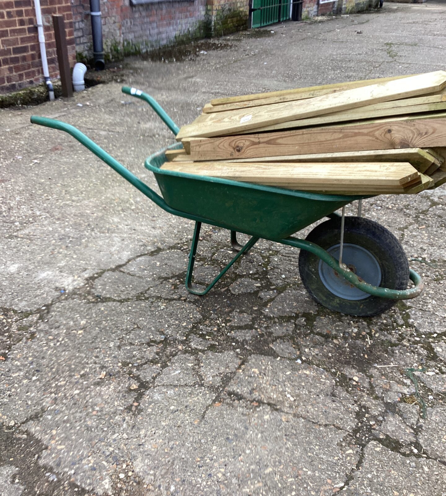 Heavy duty Wheelbarrow