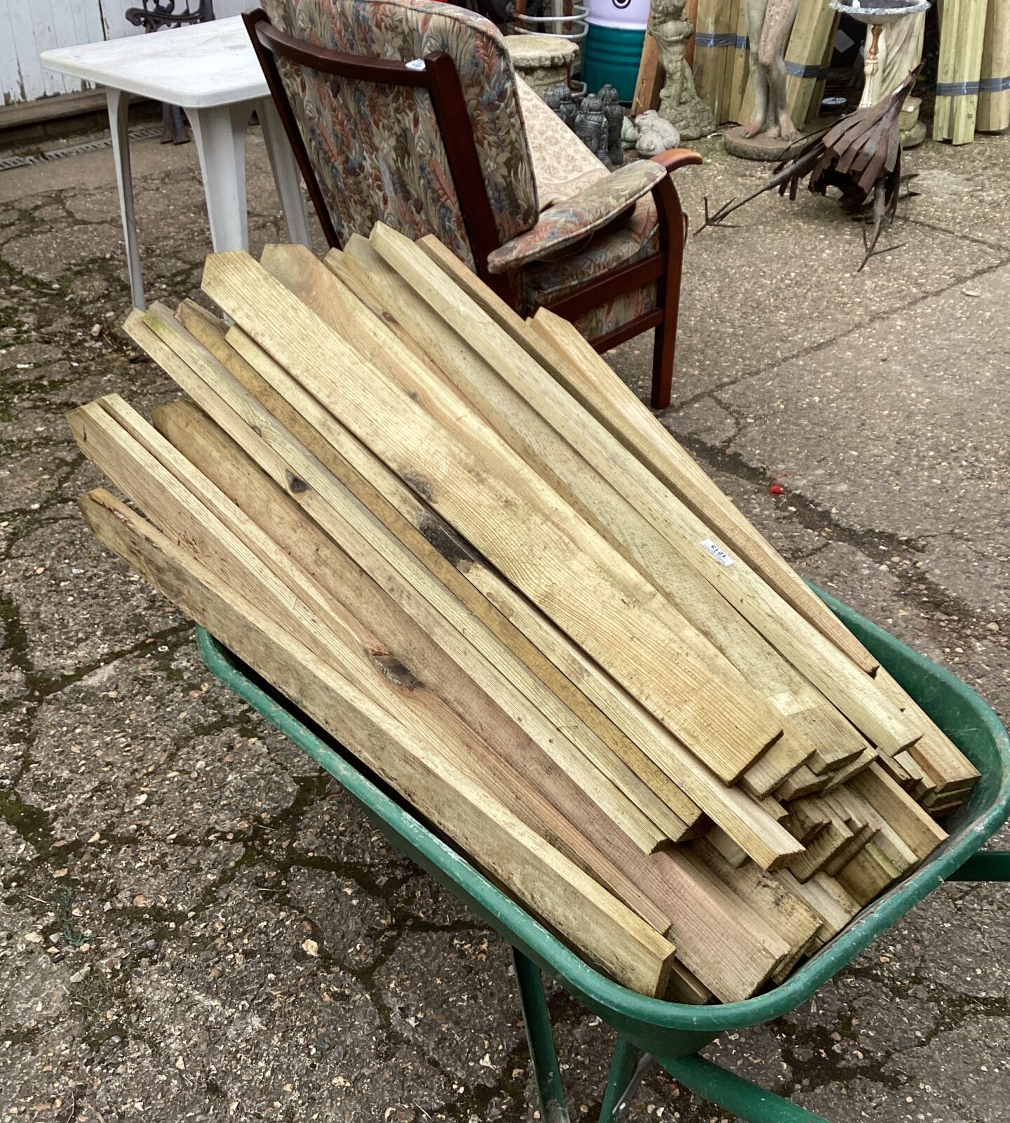 Large quantity of picket fencing wood 2’6”