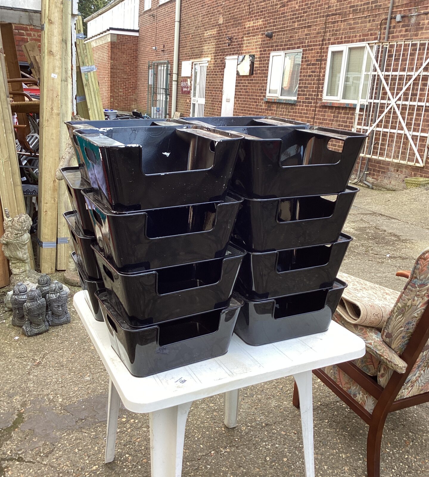 Quantity of metal storage boxes