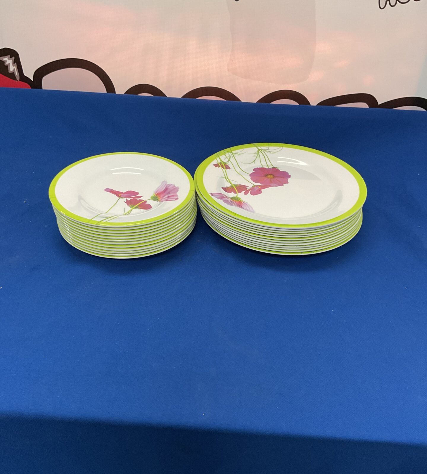 Epicurean pink cosmos plastic plates