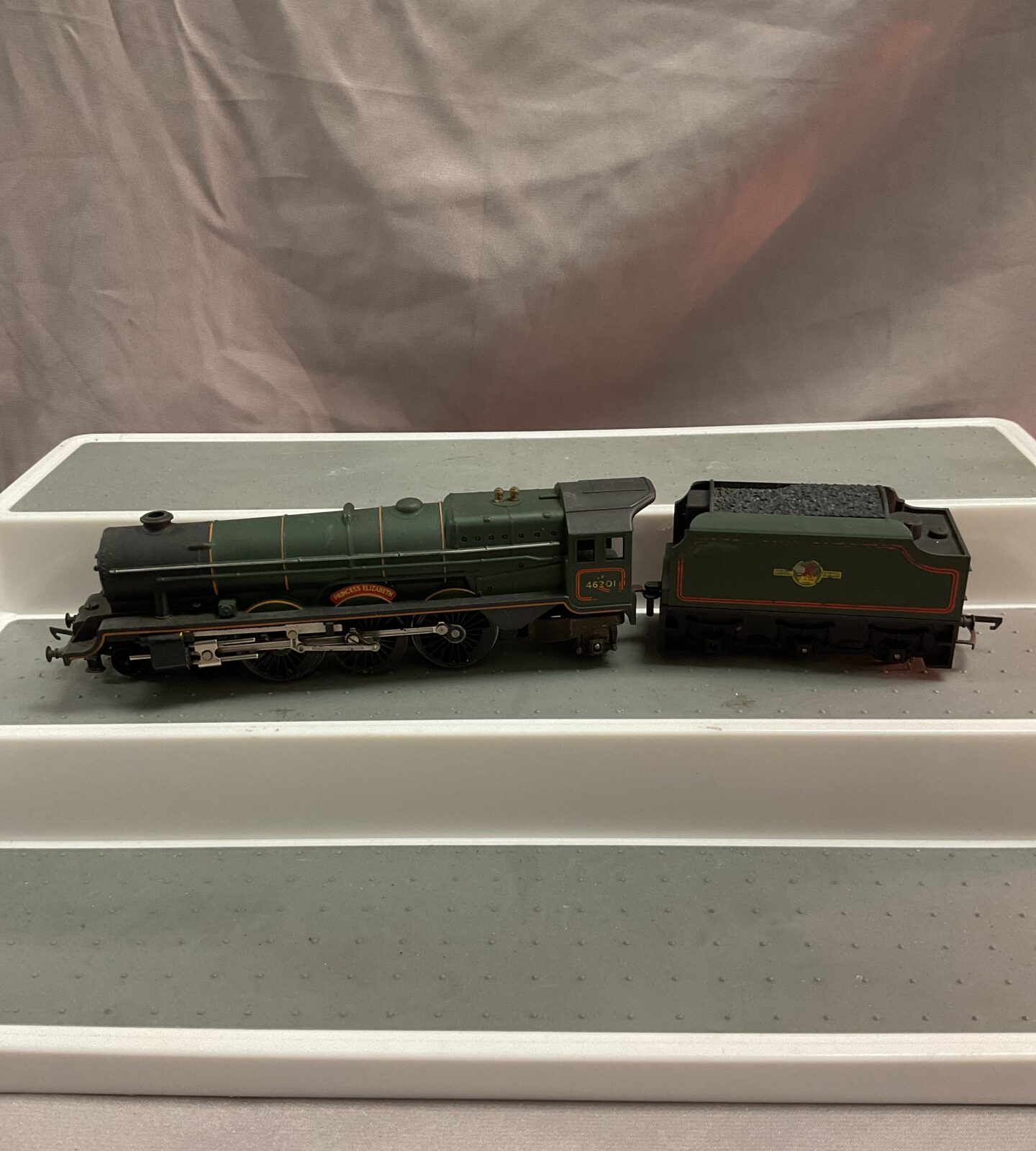 Triang 00 Gauge Princess Elizabeth engine and tender