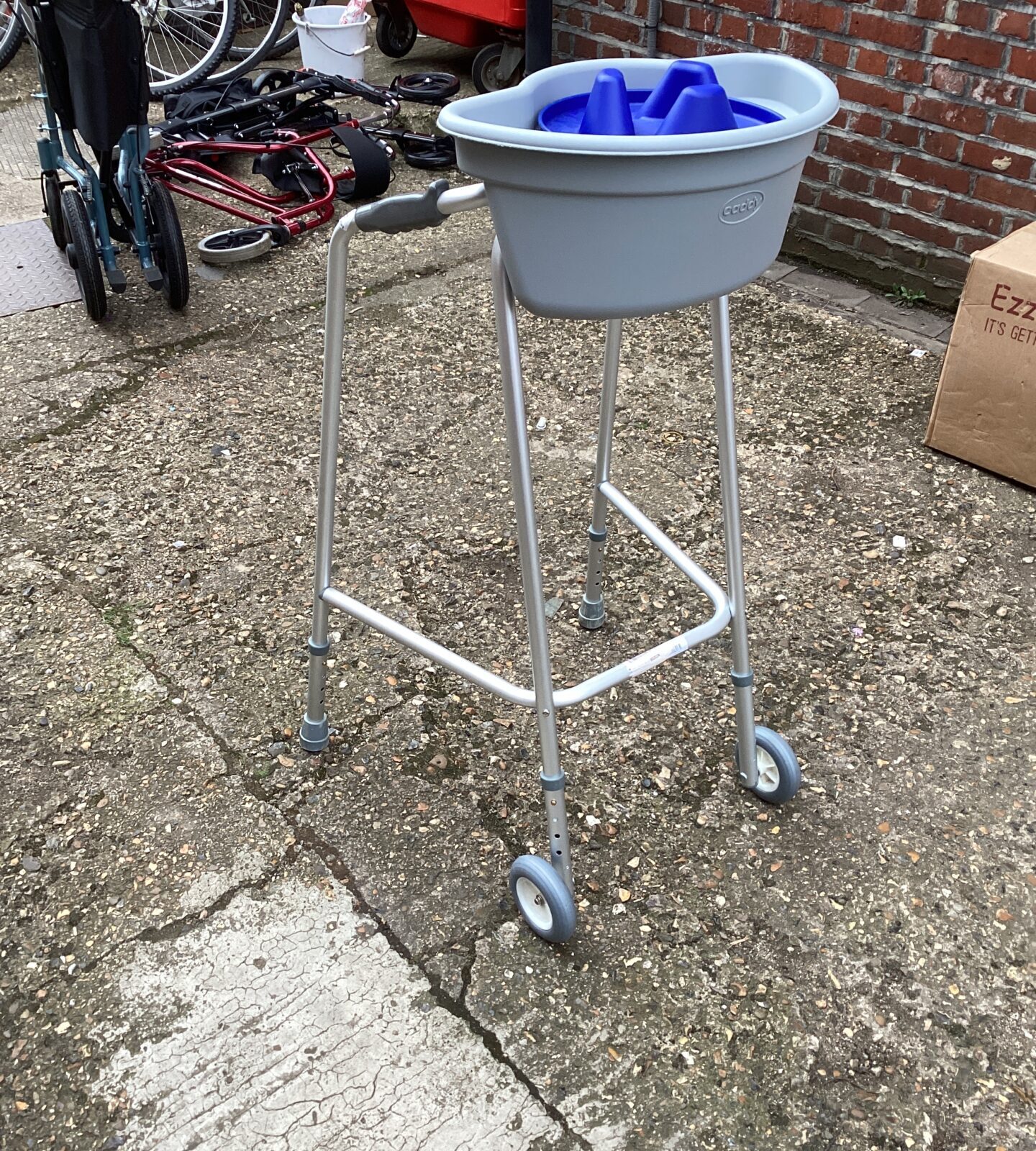 buckingham caddy with nrs wheeled walking frame