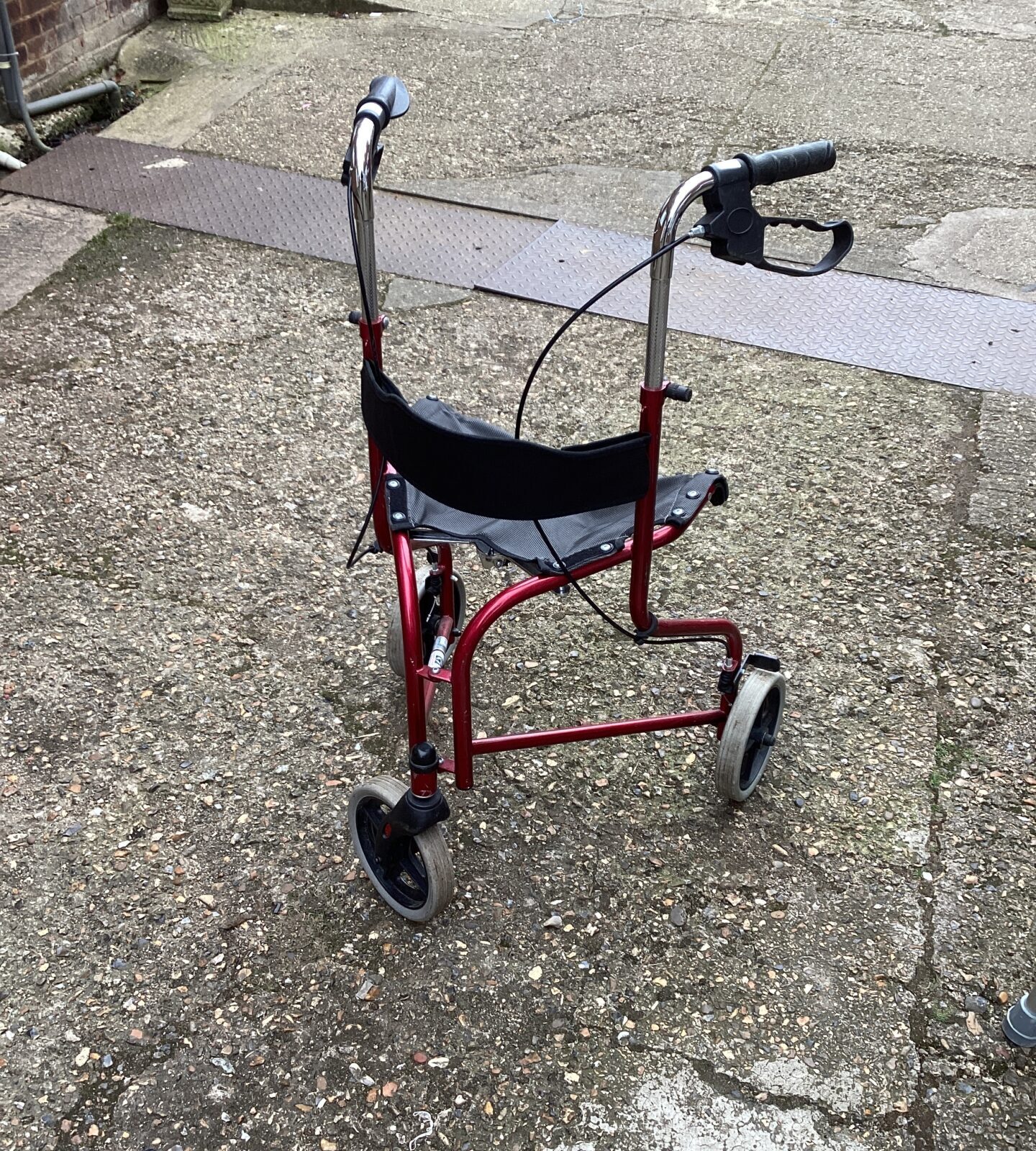 Walking assistance Trolley and seat