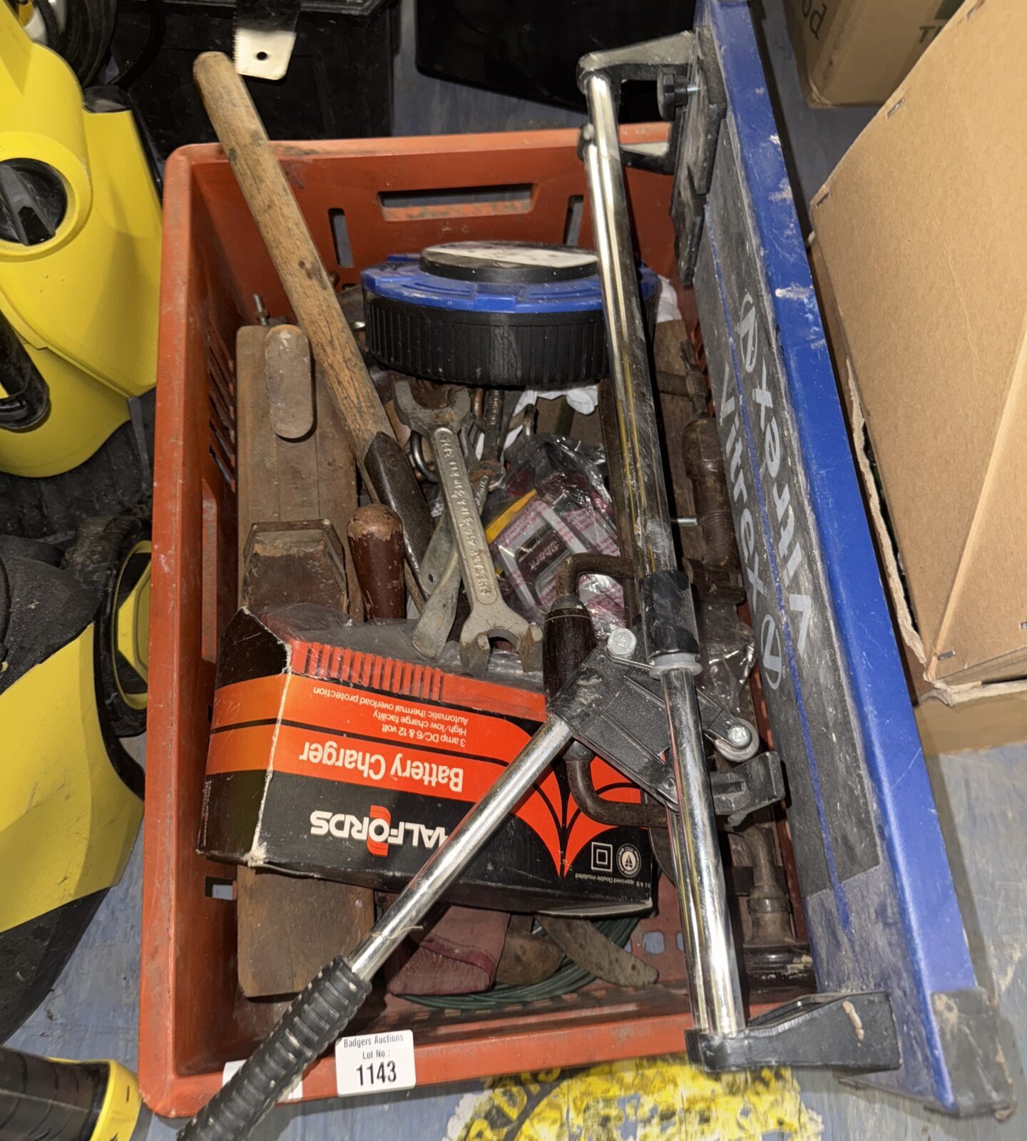 Tray of shed clearance tools & hardware