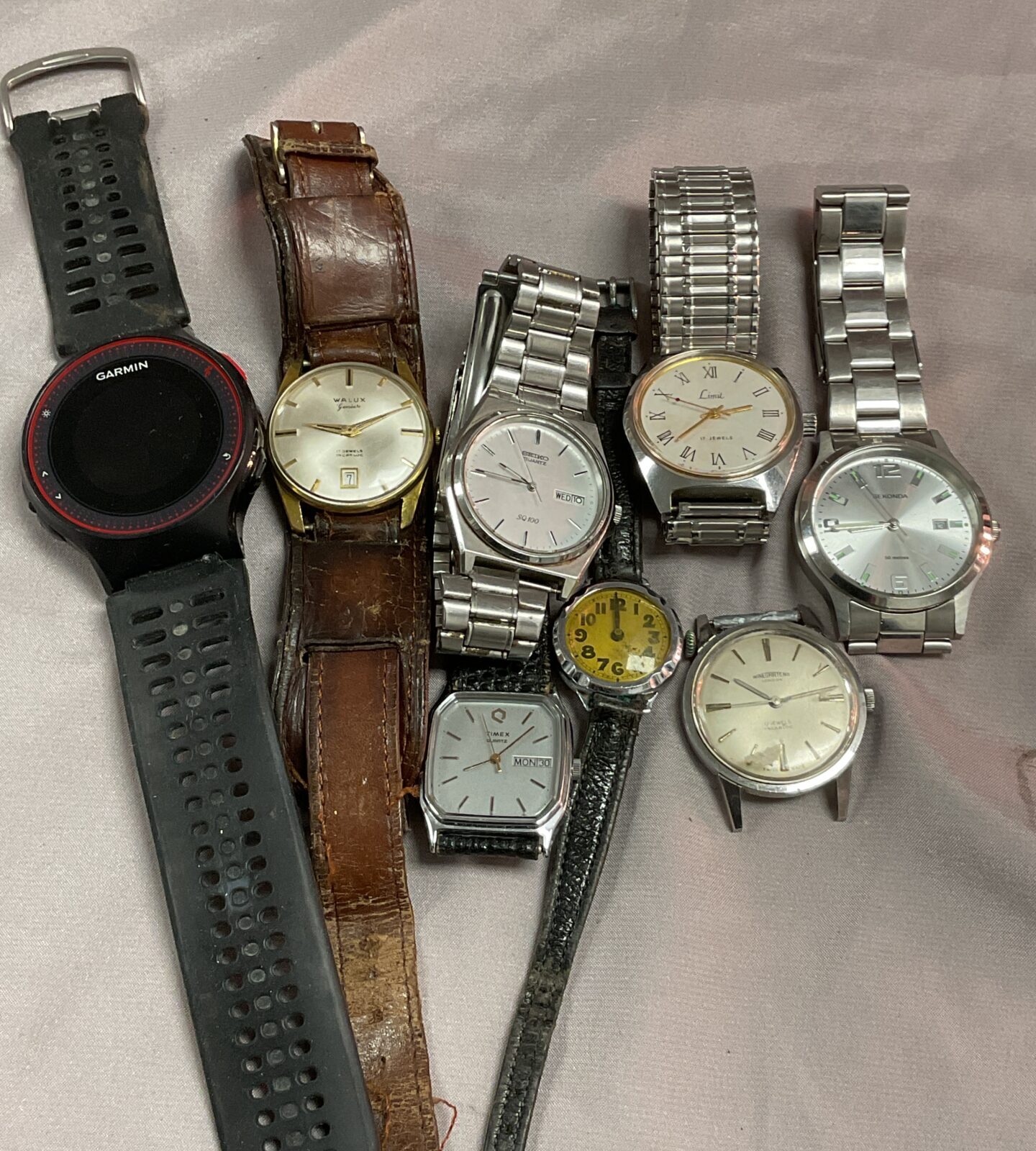 Collection of assorted wristwatches inc Garmin Seiko Timex Sekonda