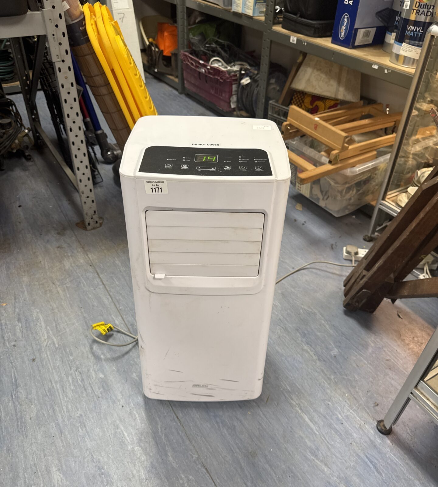 Arlec dehumidifier - working, has marks on casing