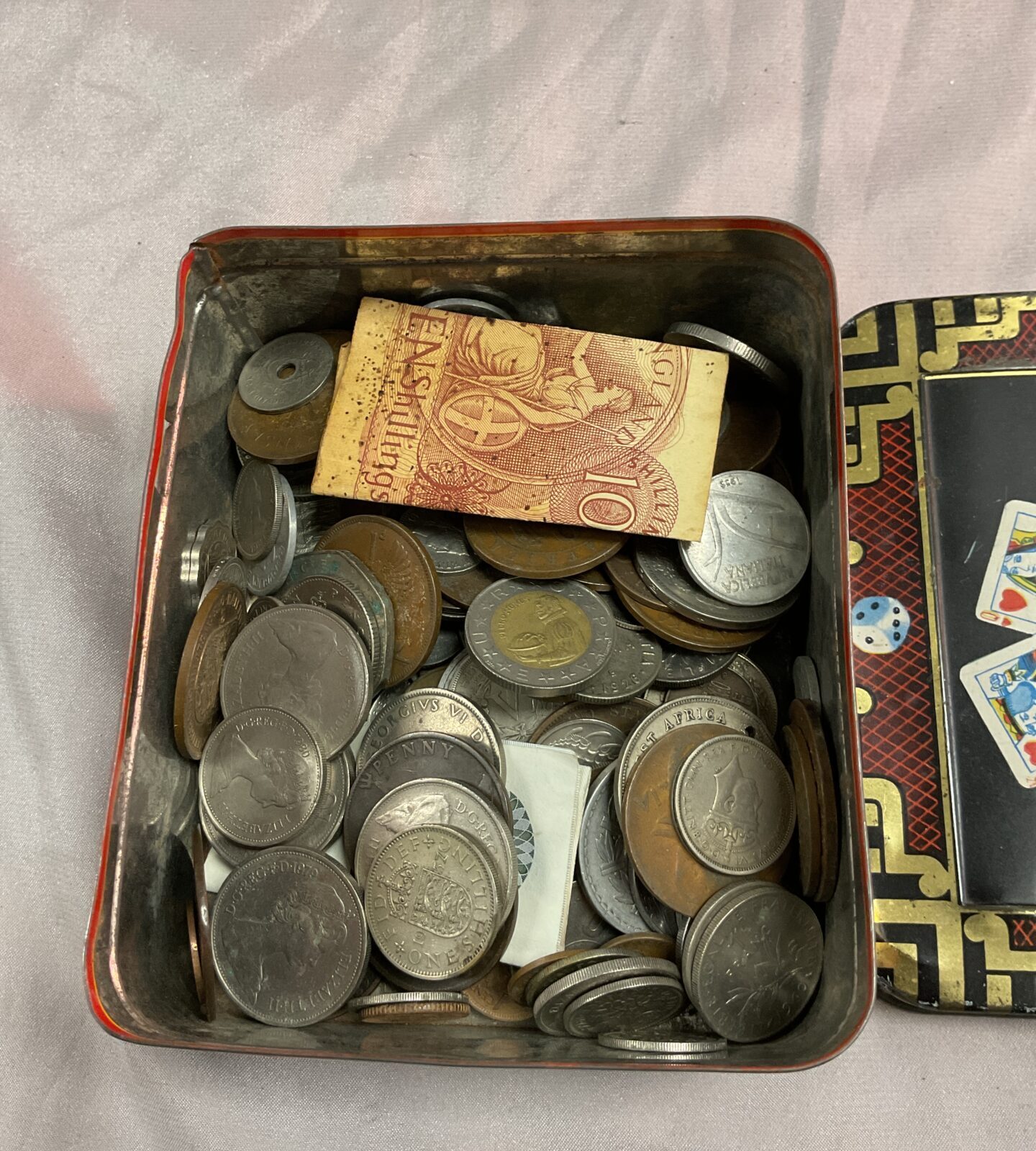 Tin of assorted coins