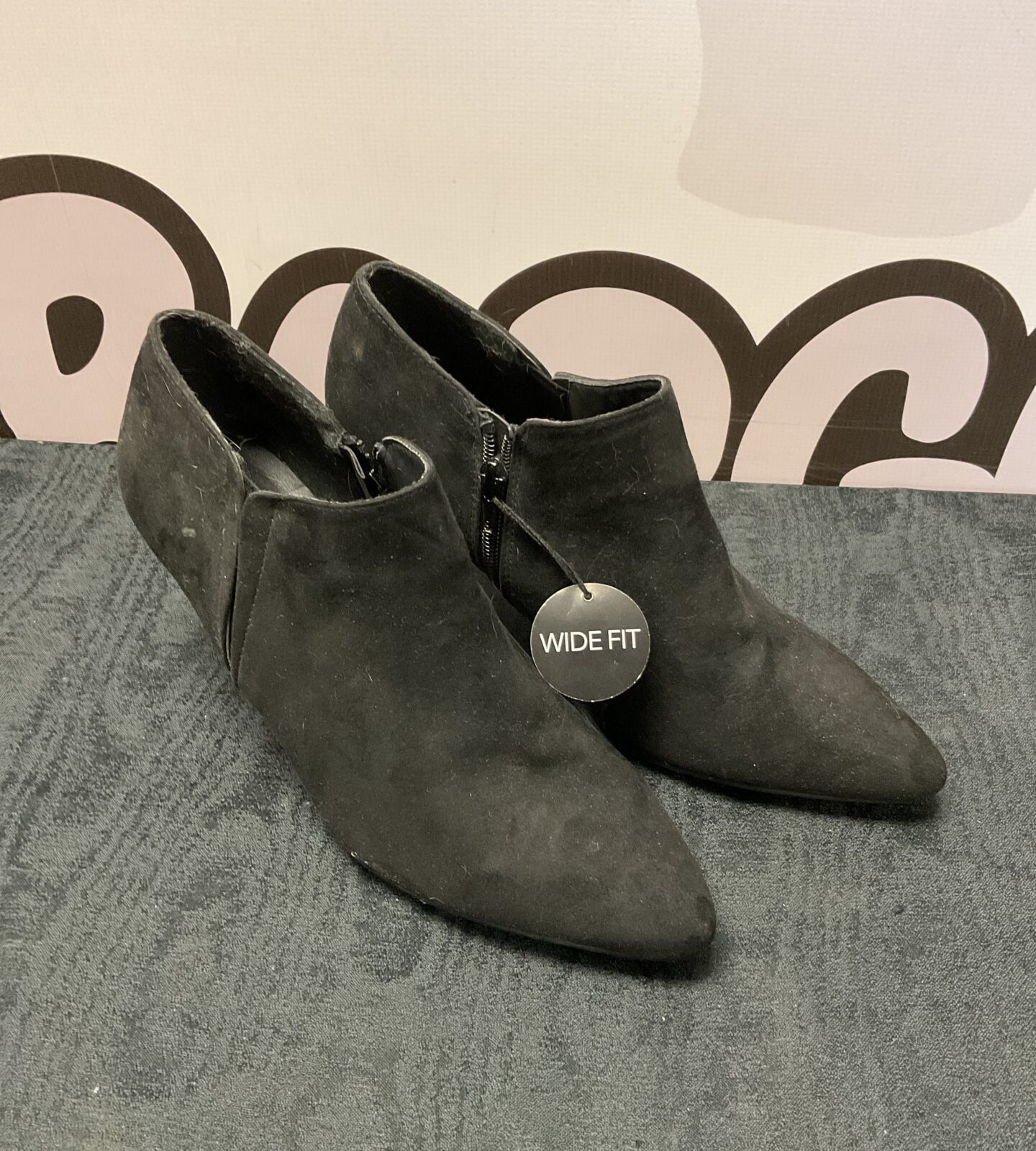 New pair of new look ladies heels size 6