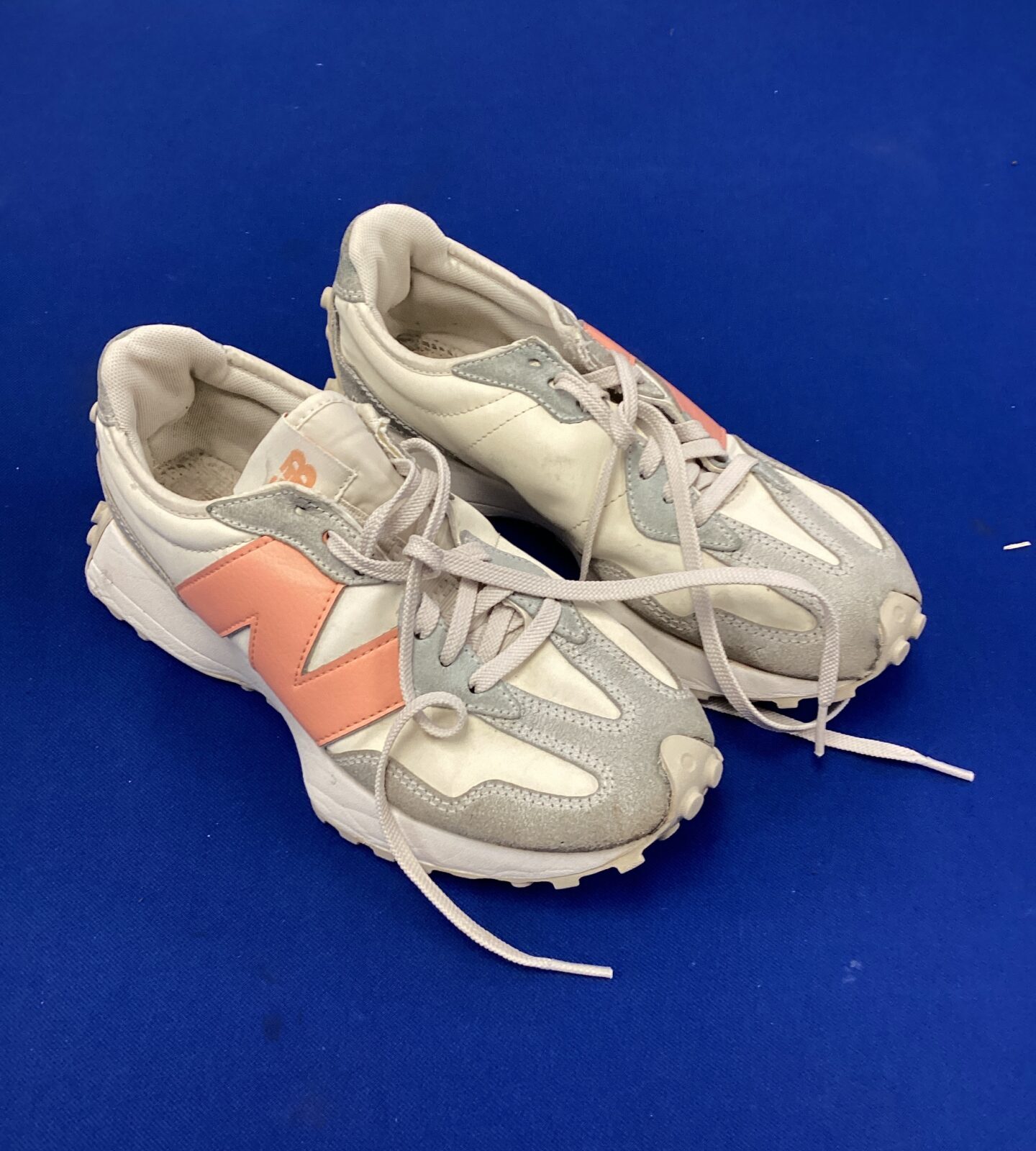 Pair of new balance trainers size 6