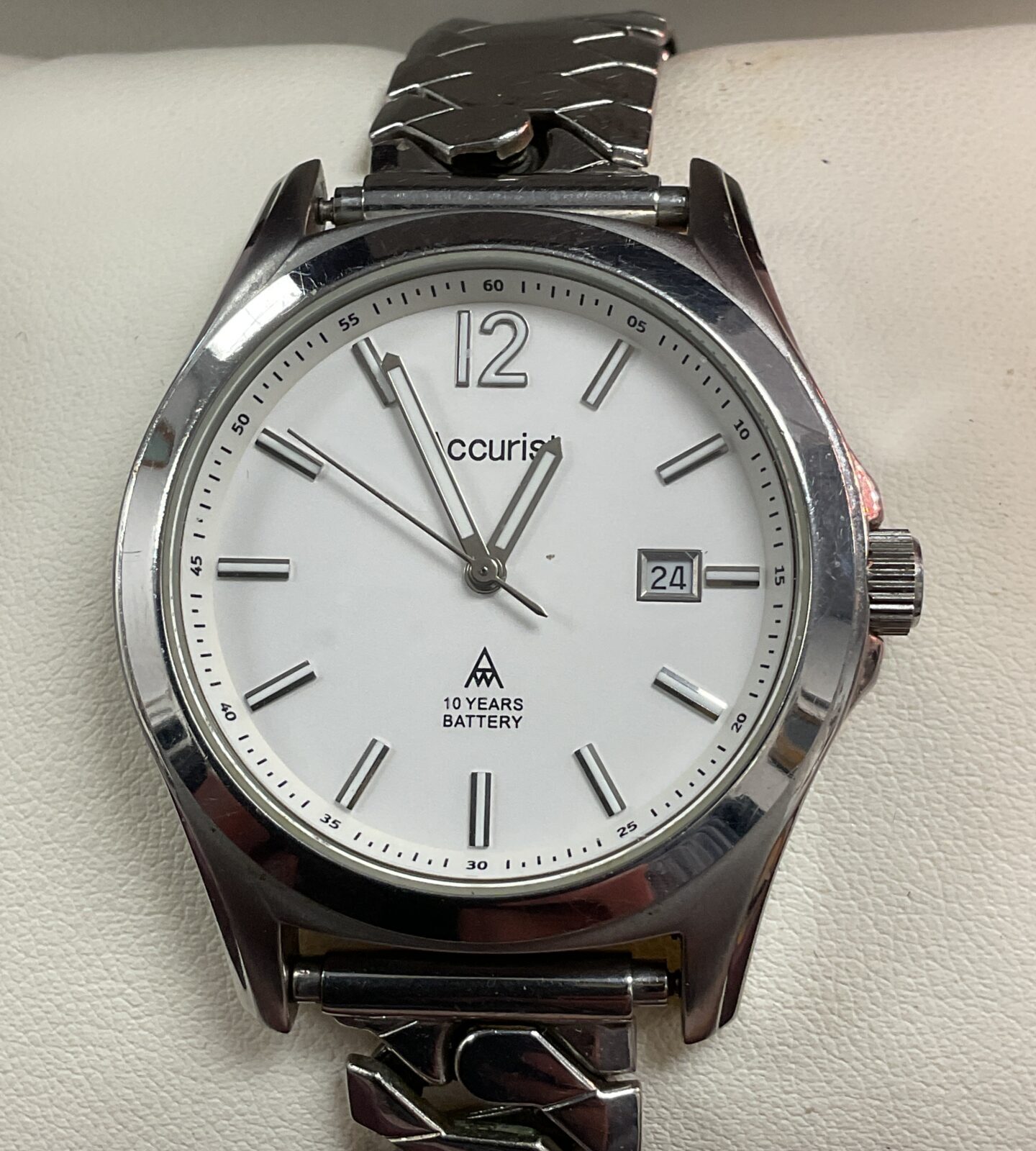 Accurist Quarts Gents wristwatch with 10 year battery working with box