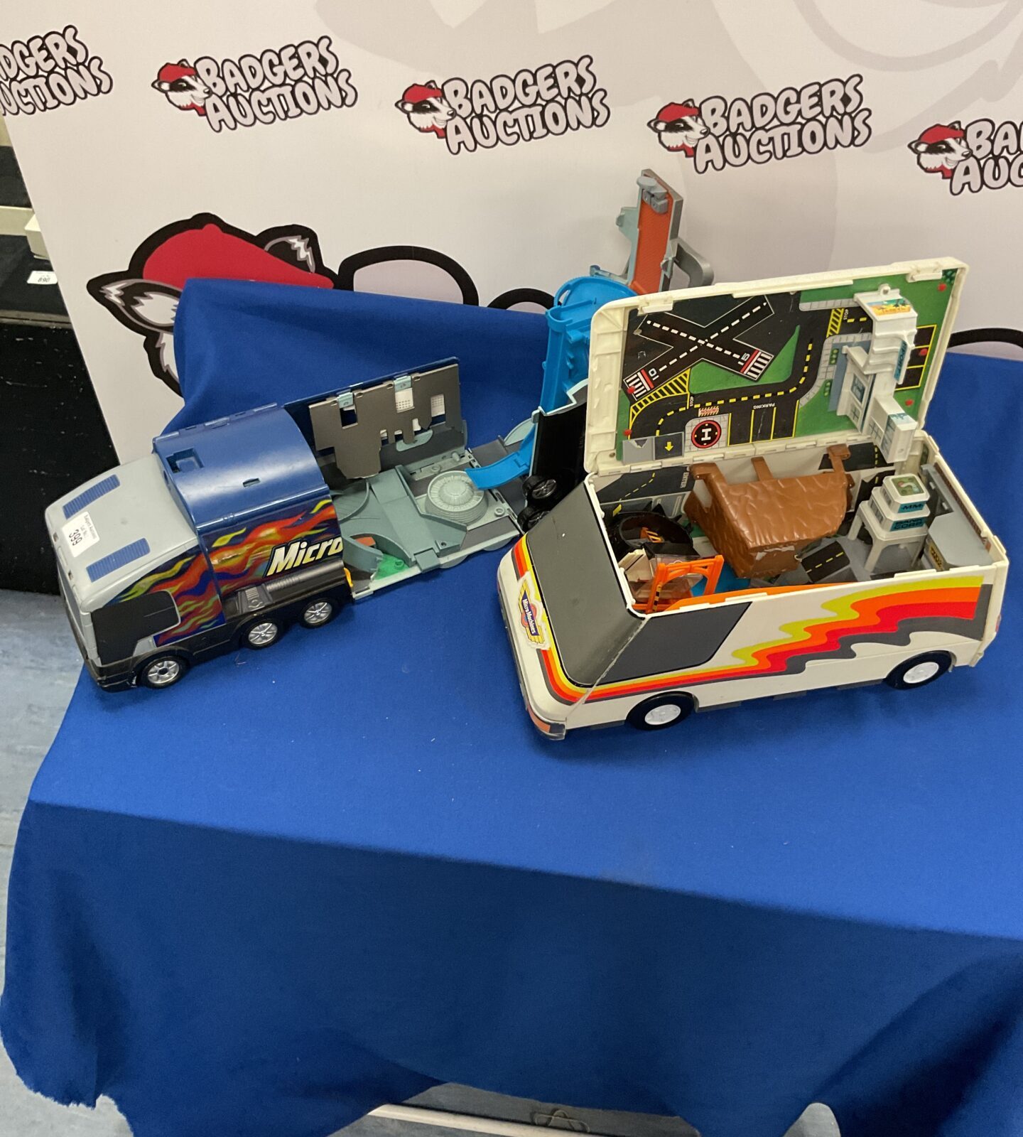 Two hasbro micromachines inc super stunt city semi vehicle tabker truck and super van city playset - Image 2