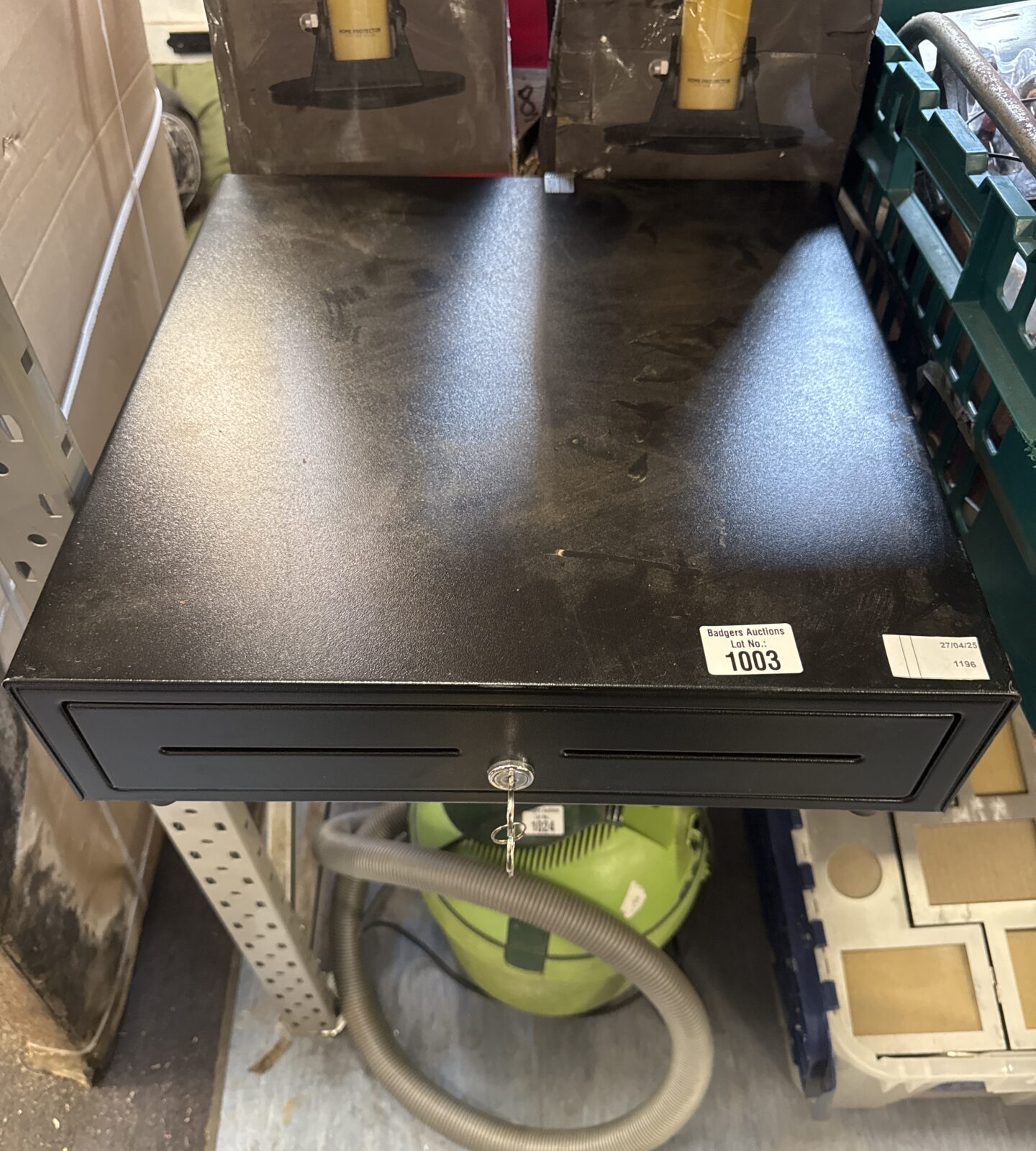 Till drawer with keys