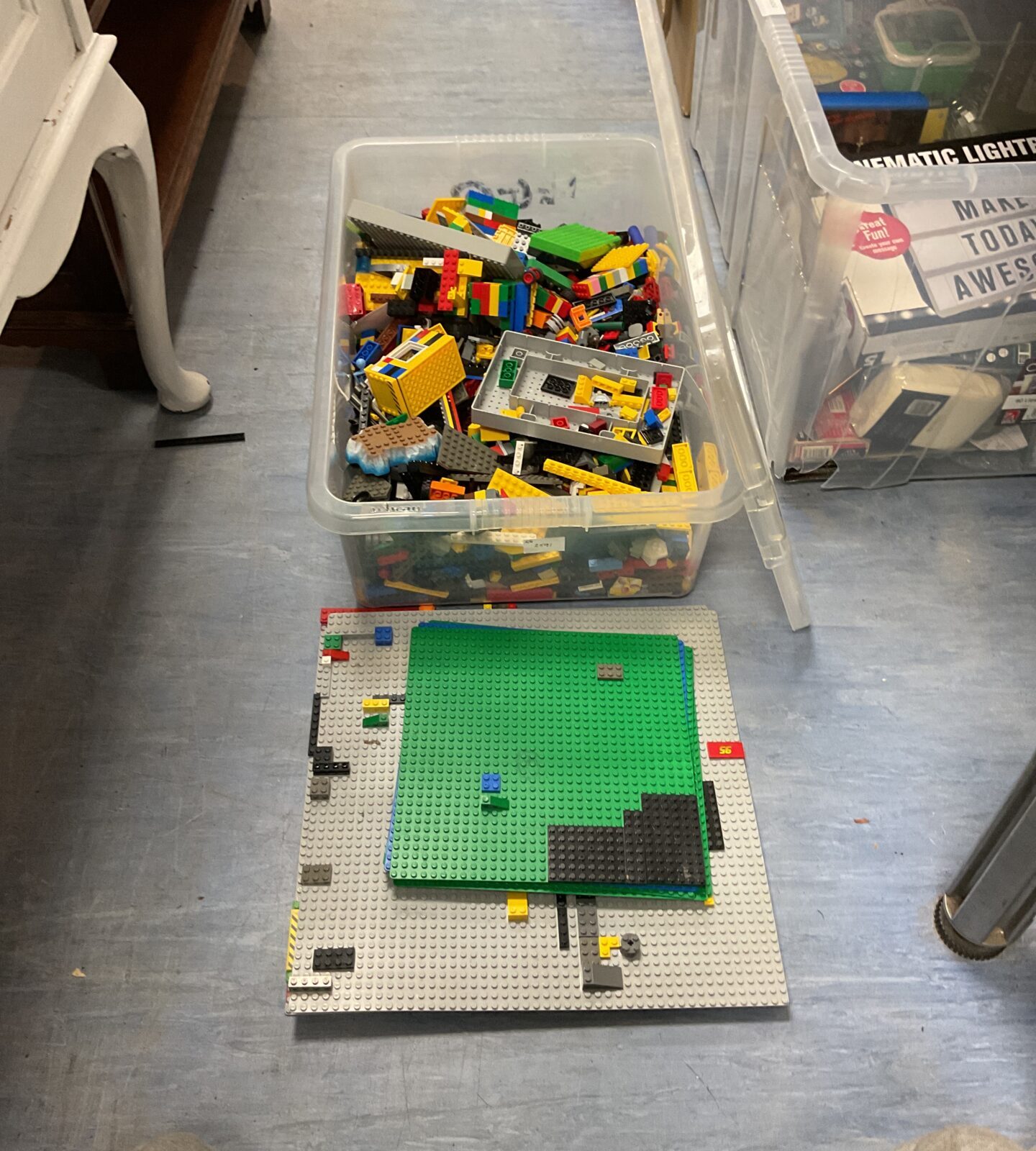 Large box of mixed lego inc minifigures, base plates and parts