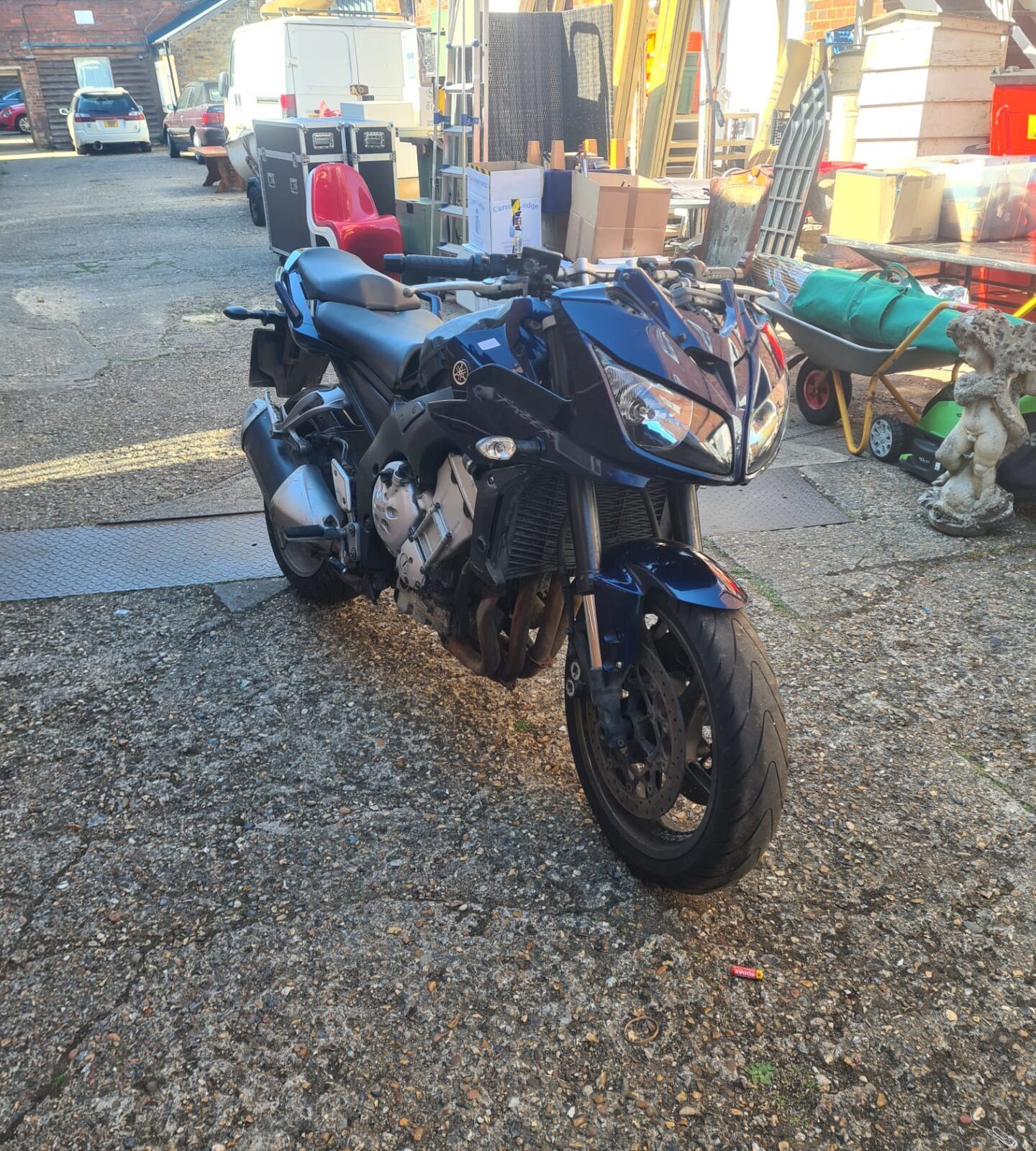 Yamaha Fazer F215 2008 motorcycle. Spares or repair non runner v5 present 5 owners on sorn dutuned r1 engine. With logbook no key