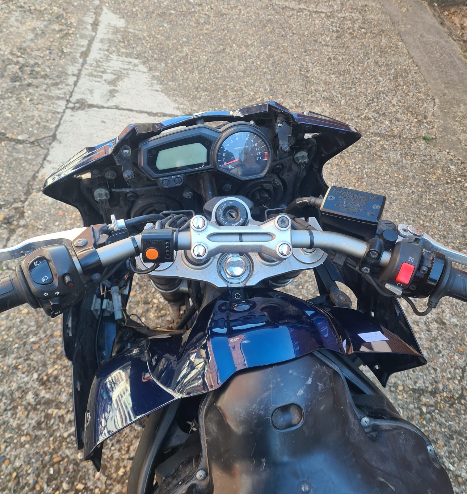 Yamaha Fazer F215 2008 motorcycle. Spares or repair non runner v5 present 5 owners on sorn dutuned r1 engine. With logbook no key - Image 10
