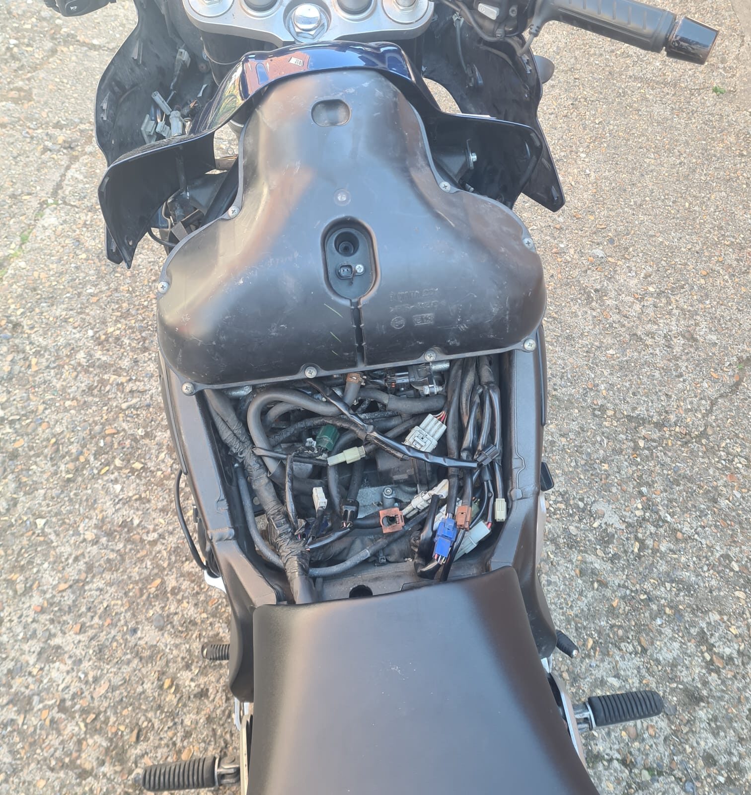 Yamaha Fazer F215 2008 motorcycle. Spares or repair non runner v5 present 5 owners on sorn dutuned r1 engine. With logbook no key - Image 11