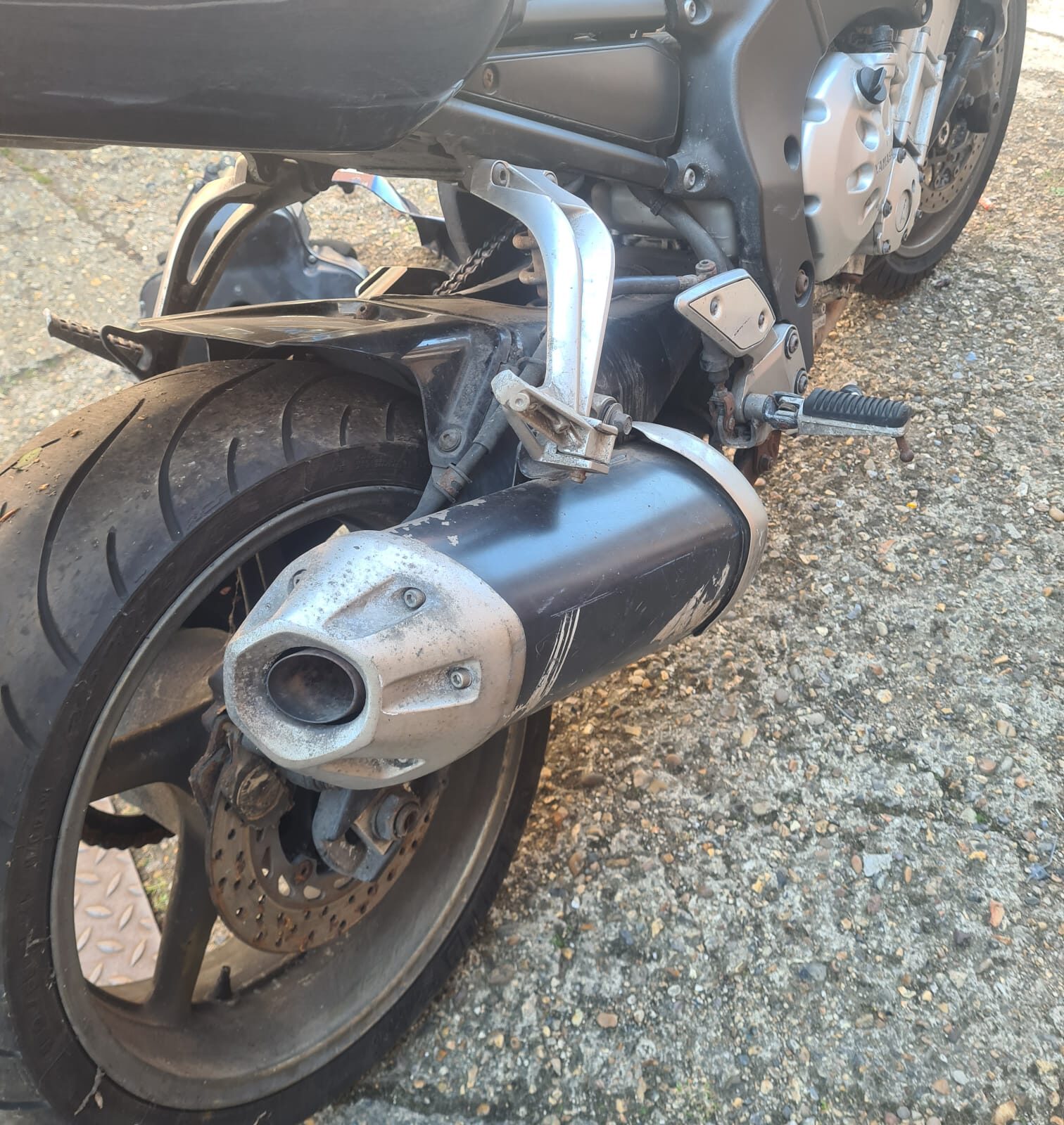 Yamaha Fazer F215 2008 motorcycle. Spares or repair non runner v5 present 5 owners on sorn dutuned r1 engine. With logbook no key - Image 16