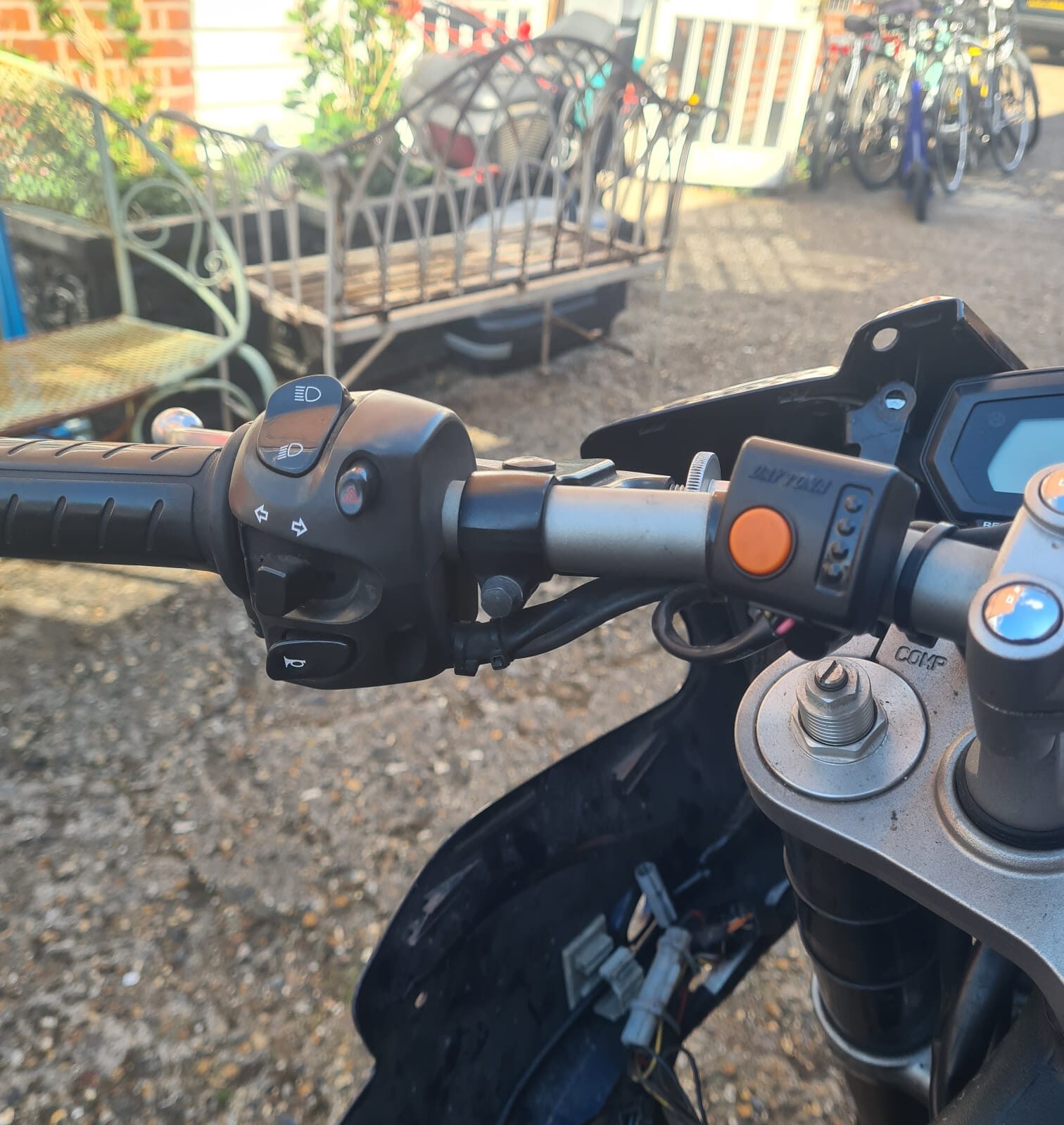 Yamaha Fazer F215 2008 motorcycle. Spares or repair non runner v5 present 5 owners on sorn dutuned r1 engine. With logbook no key - Image 19