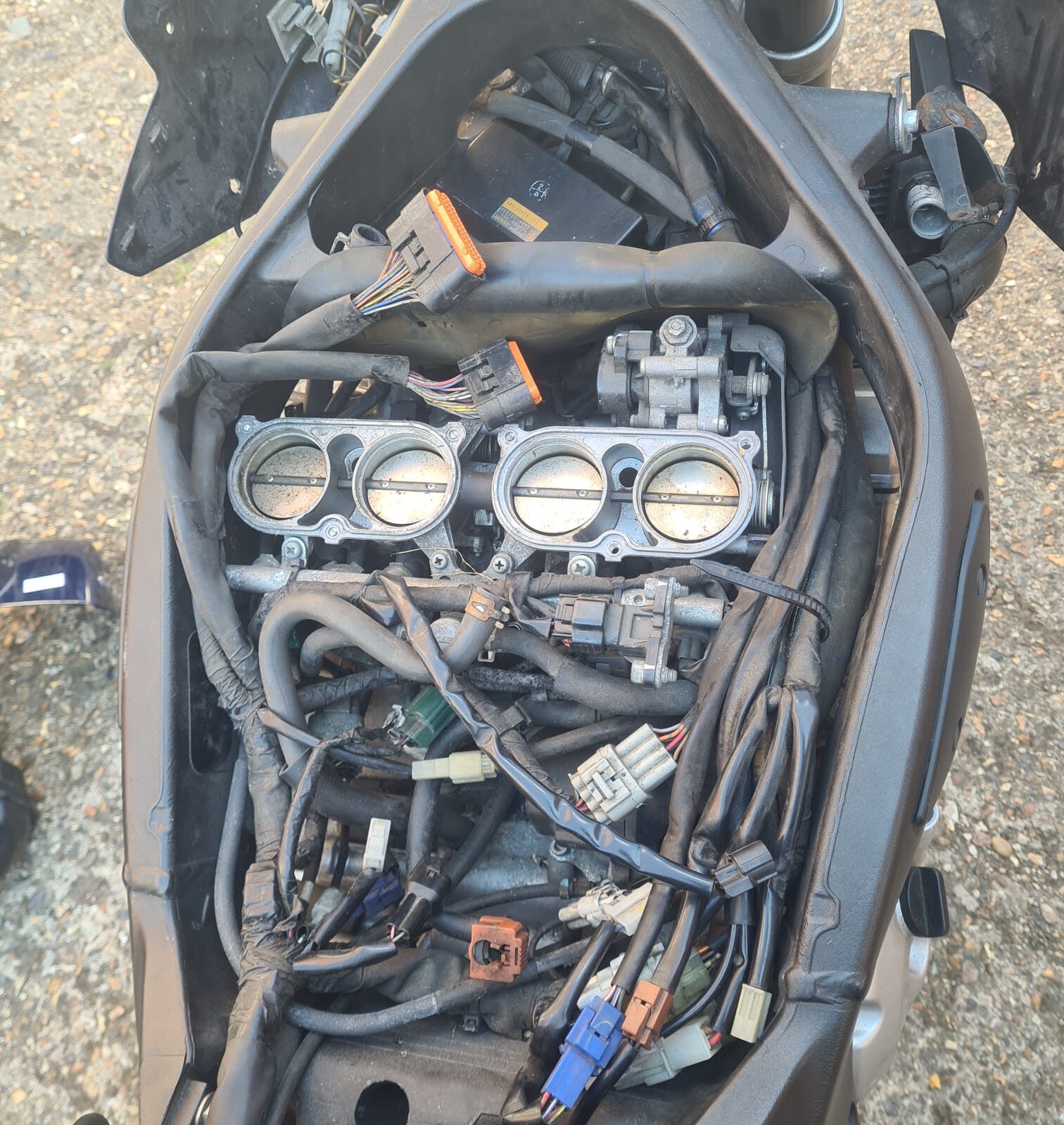 Yamaha Fazer F215 2008 motorcycle. Spares or repair non runner v5 present 5 owners on sorn dutuned r1 engine. With logbook no key - Image 20