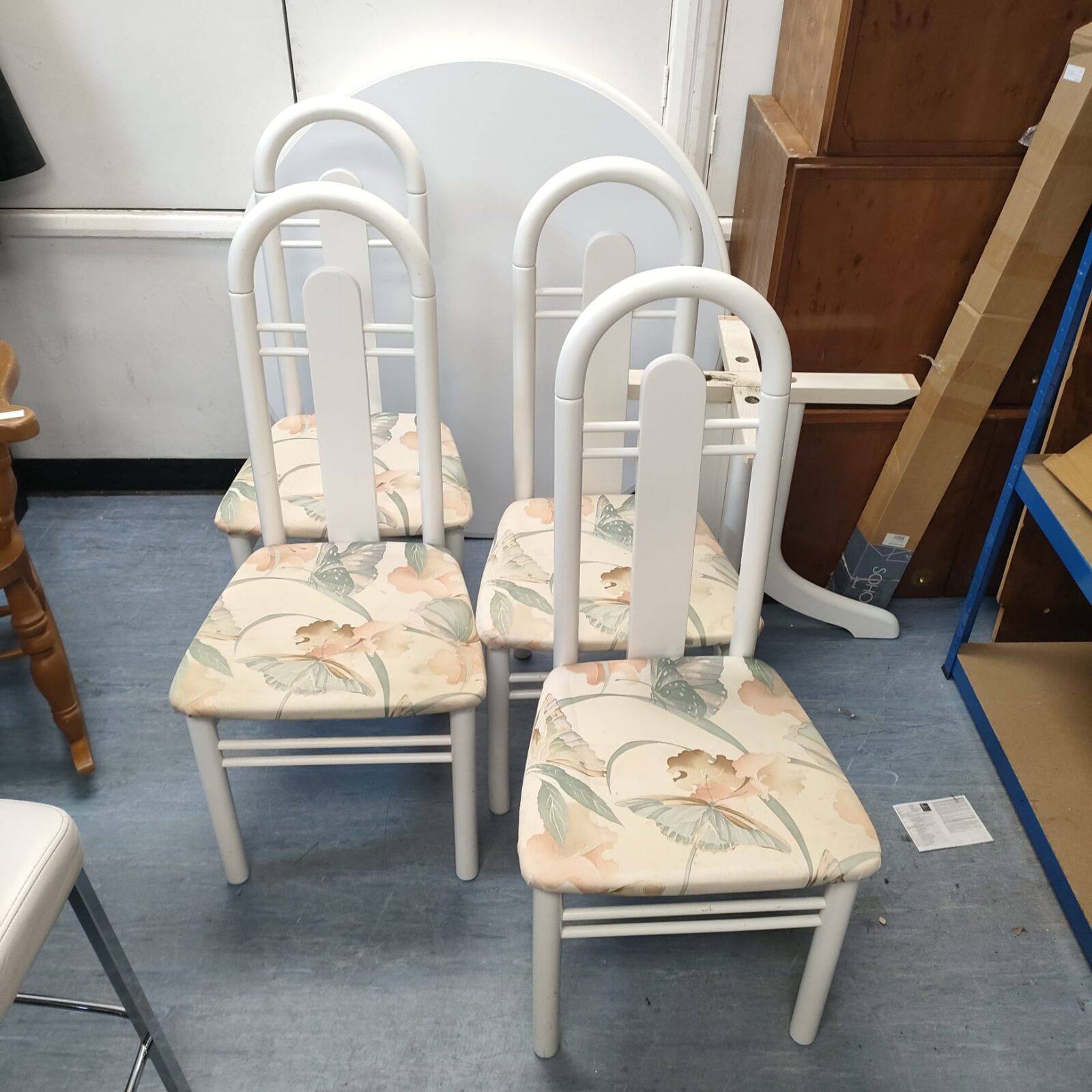 White round dining table with 4 chairs
