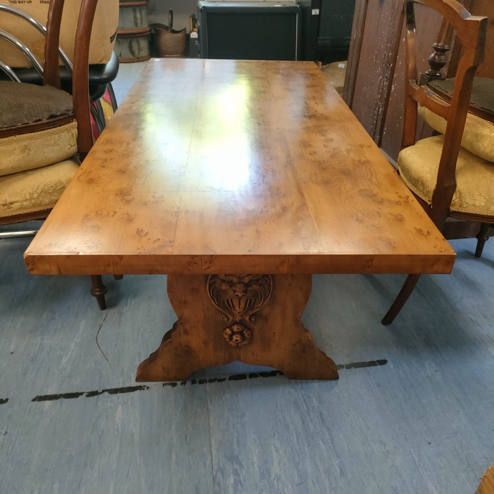 Reproduction walnut coffee table with lion head motif on ends - Image 2