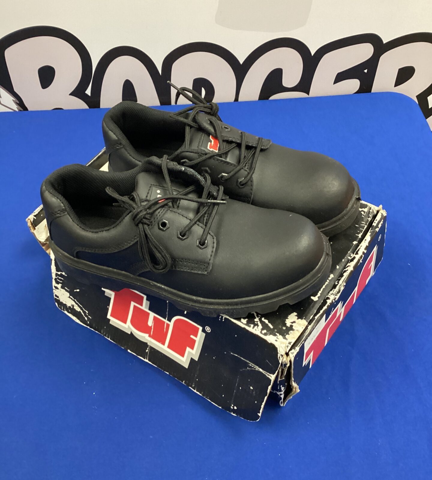 Pair of size 7 tuf safety shoes