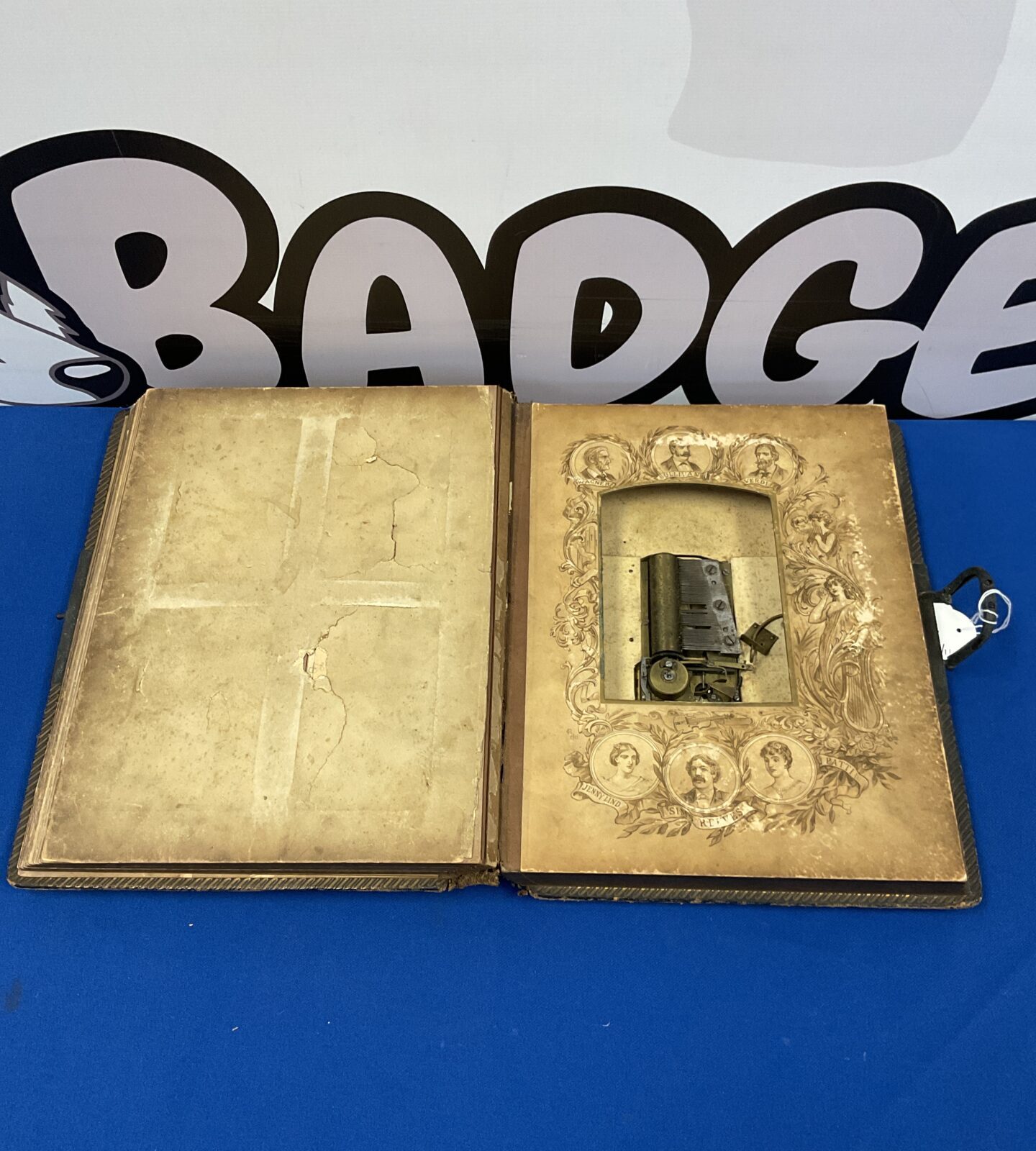 Musical Victorian gladstone photo album with photographs - Image 2