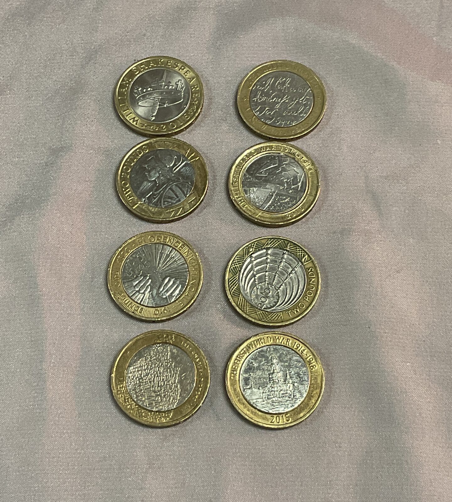 Eight commemorative £2 Coins Inc ww1