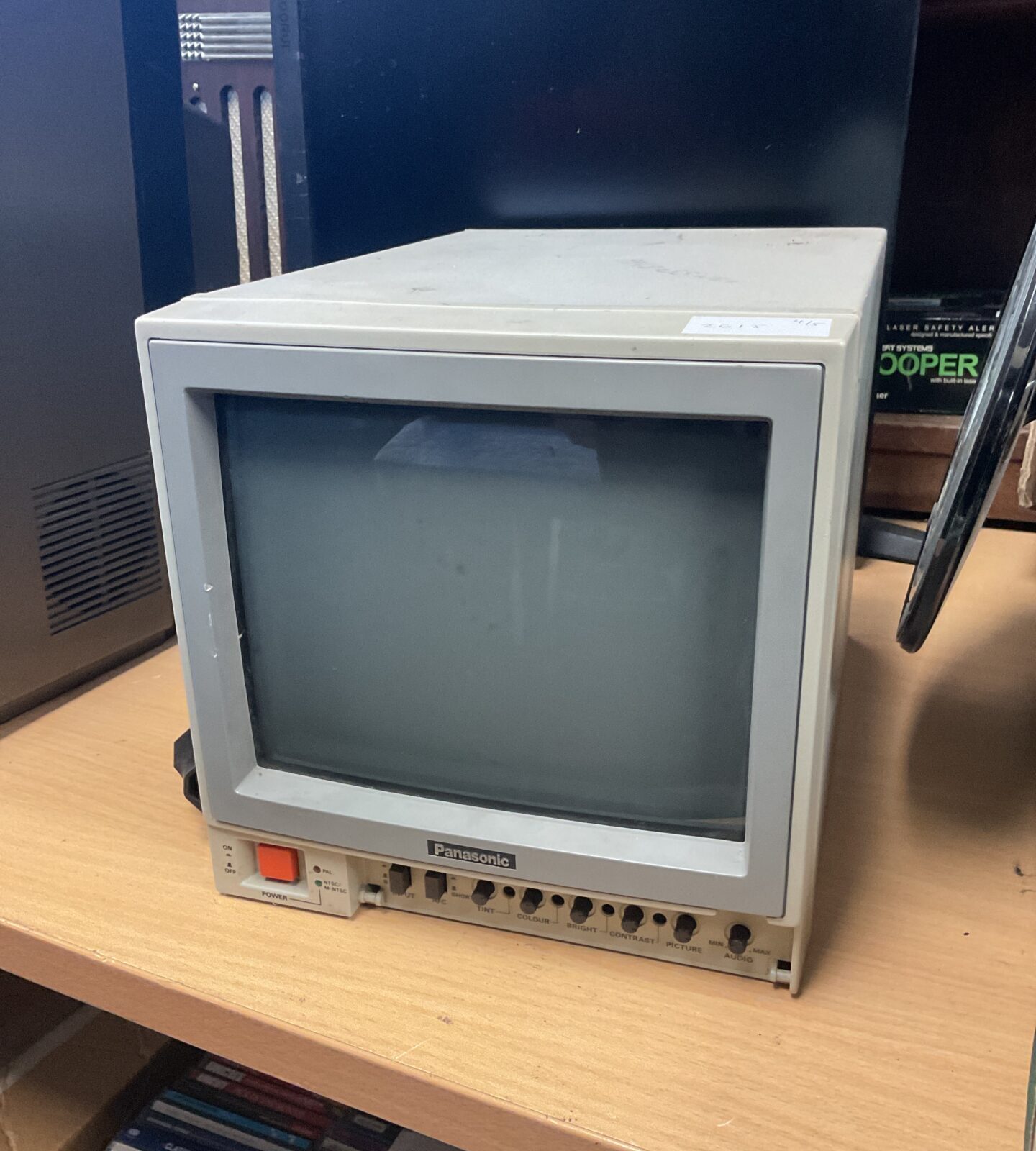 Panasonic model wv-cm1000b crt monitor