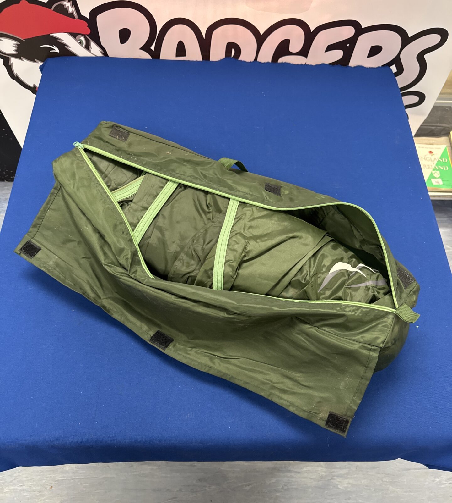 Unknown brand small tent - has poles etc in bag