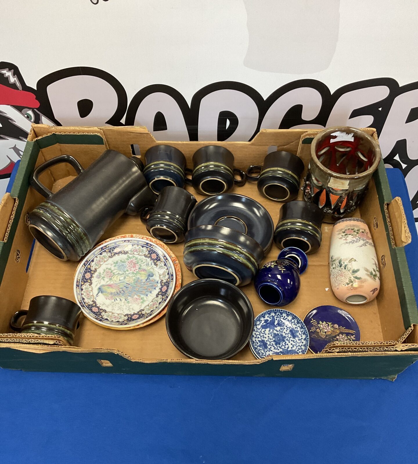 Tray of stoneware & iceland lava pottery candle holder