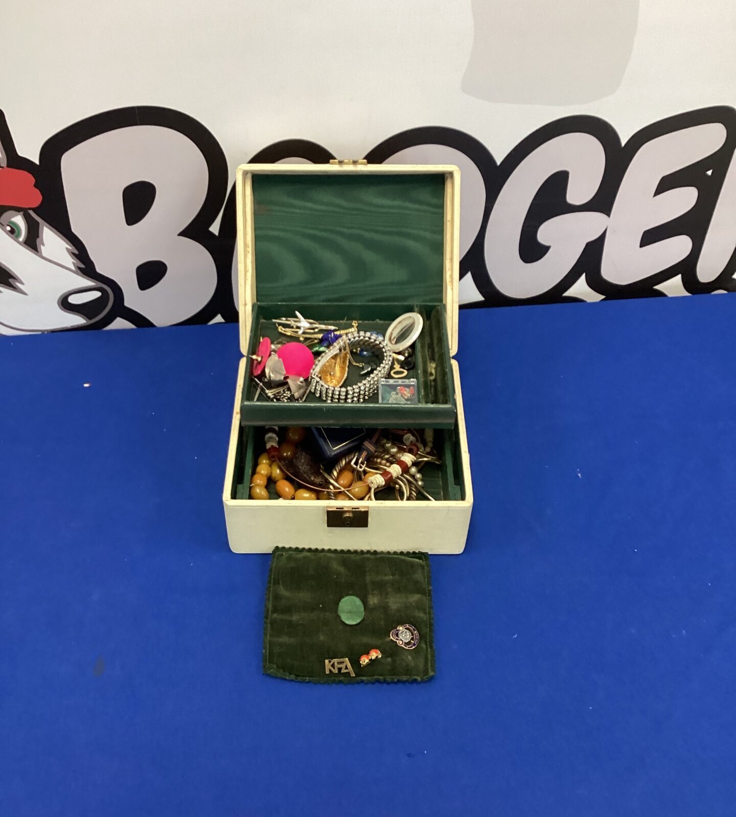 Cream Jewellery box with contents