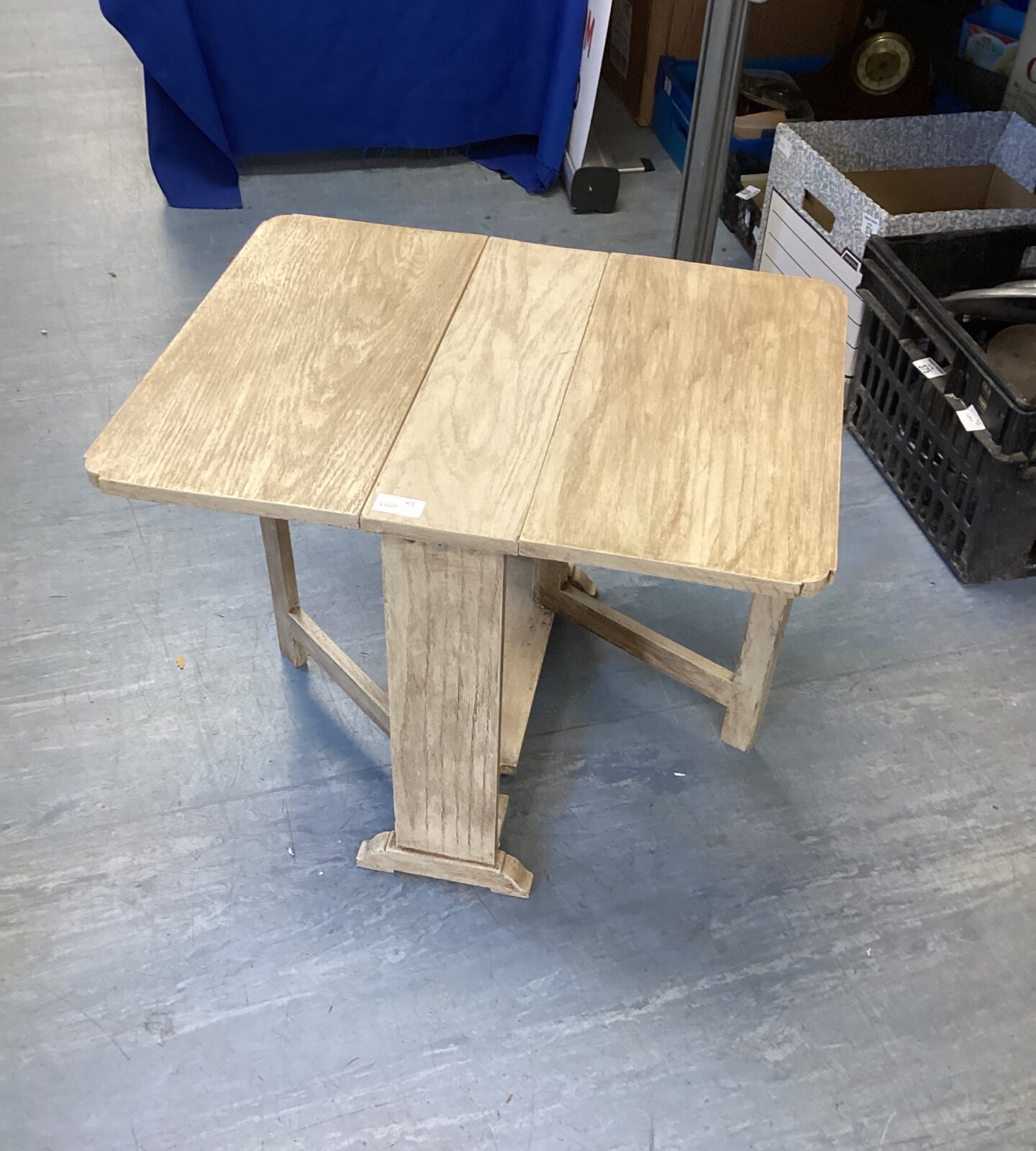 Small gate leg table - Image 2