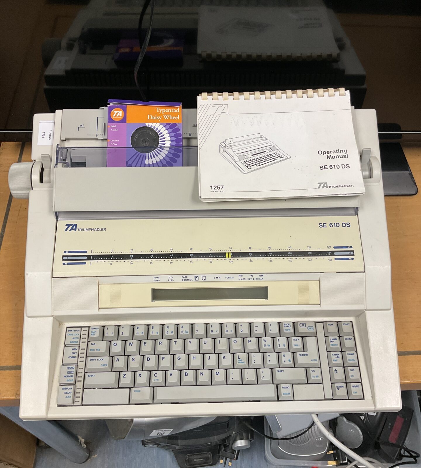 Triumph adler se 610 ds electric typewriter