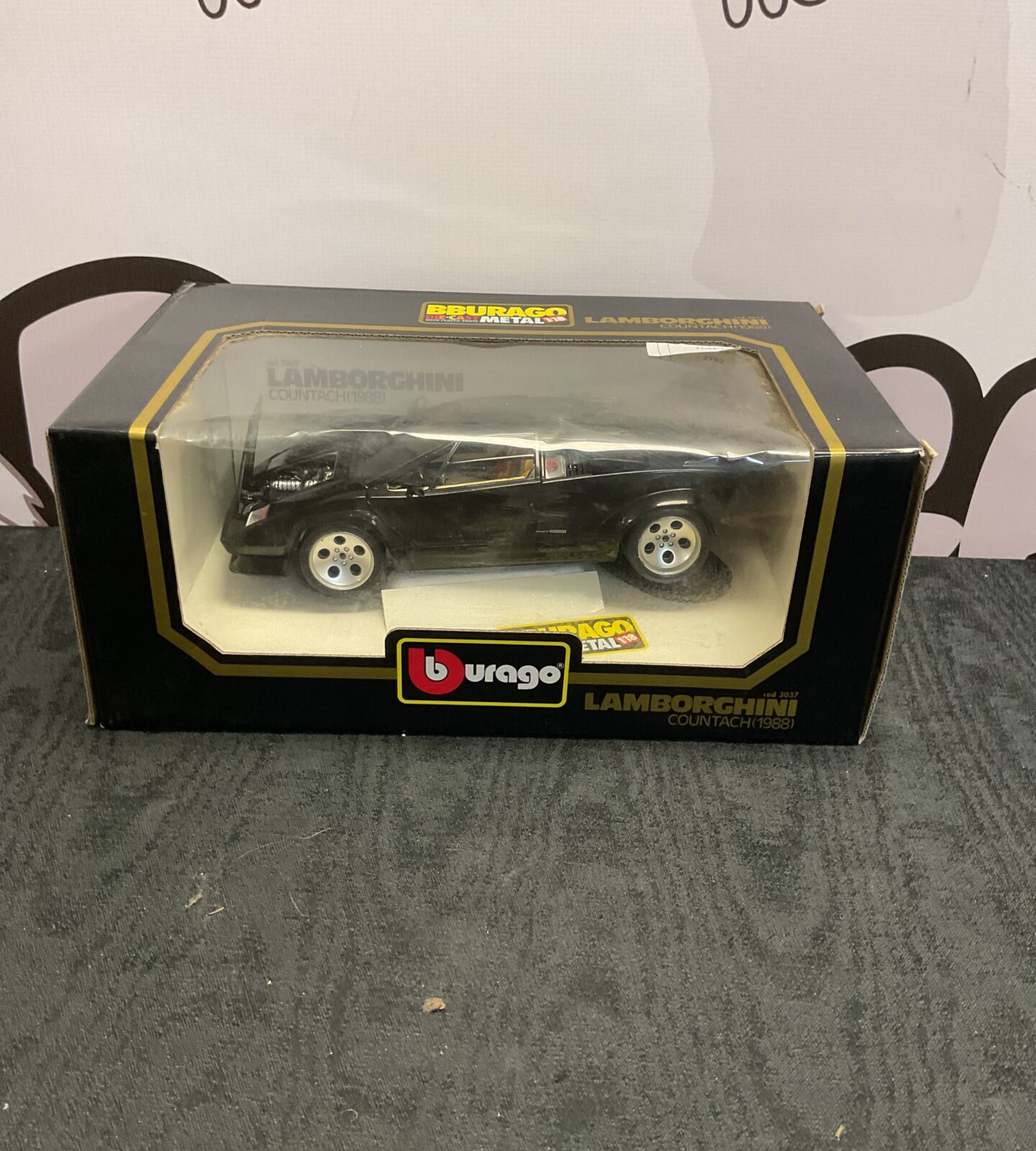 Boxed burago 1988:lamborghini countach diecast model