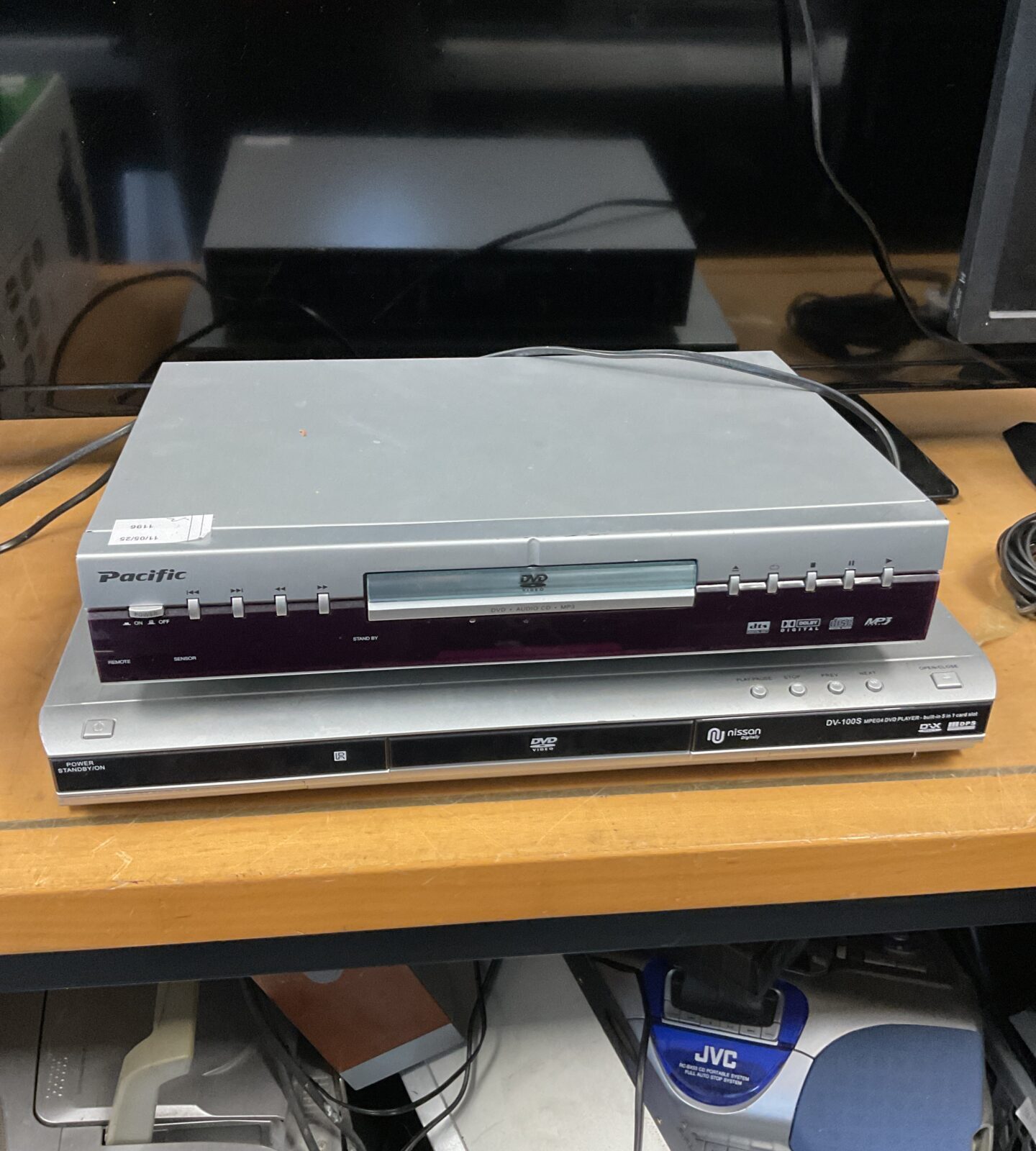 Nissan dv-100s & pacific dvd player