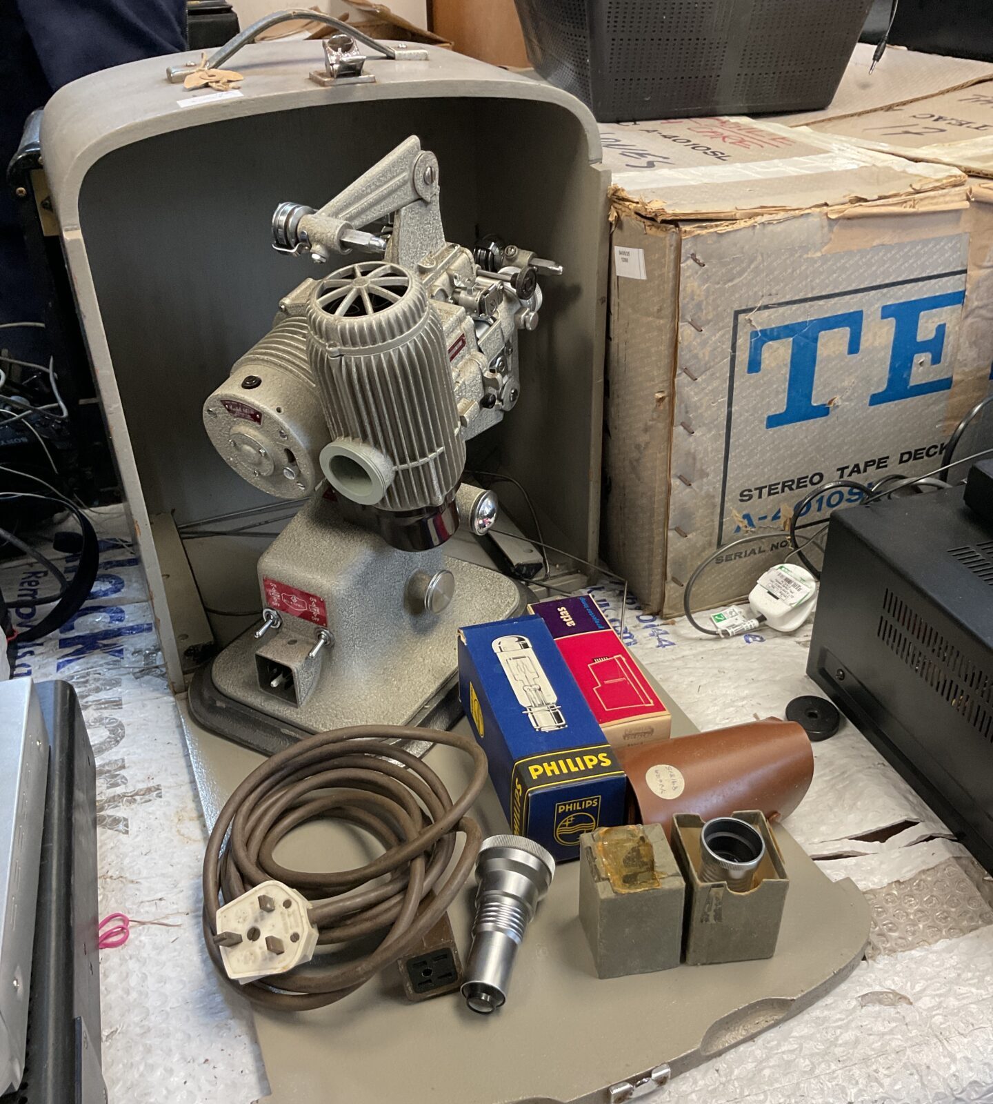 Bell & howell model 613 h film projector