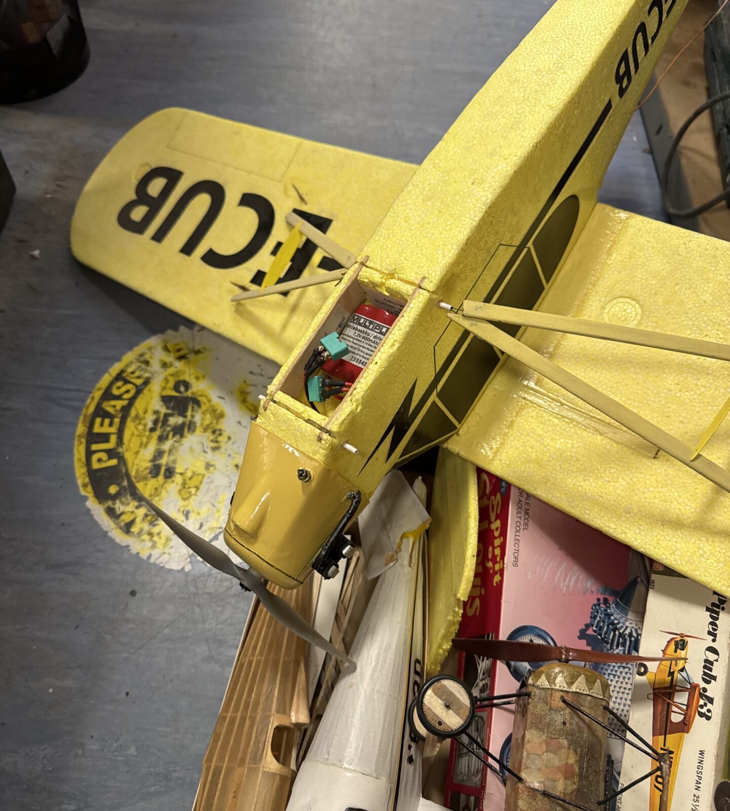 Selection of model plane items inc some partially built & for repair - Image 4