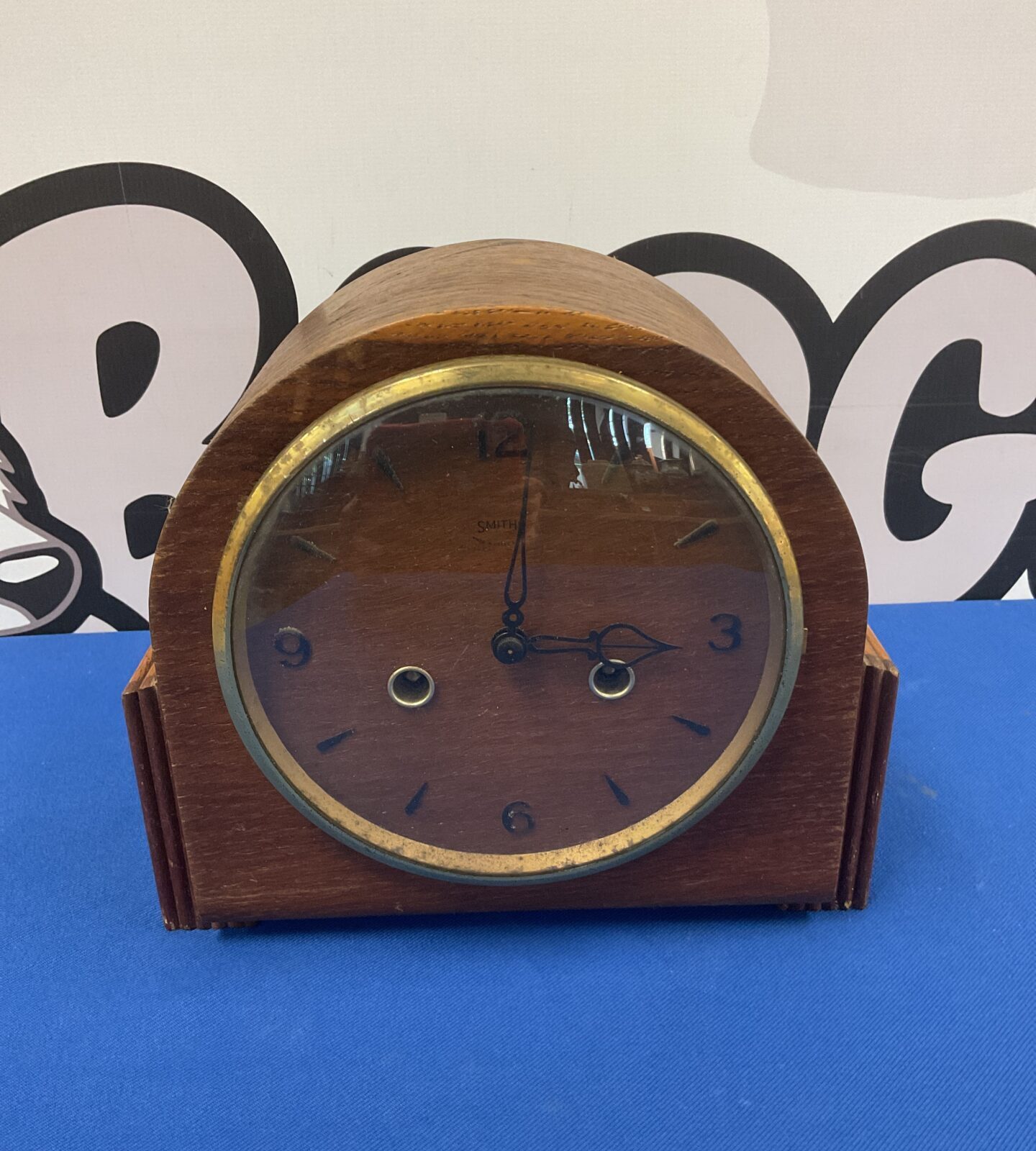Smiths art deco chiming mantle clock with key & pendulum