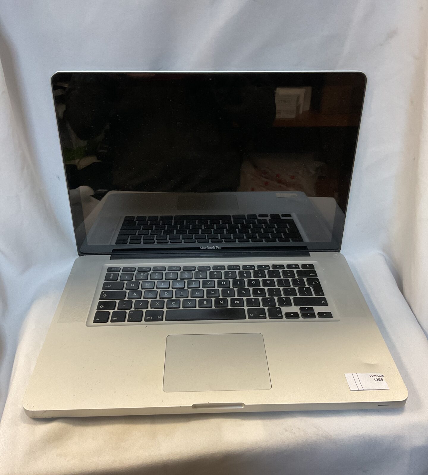 Apple mac book pro laptop