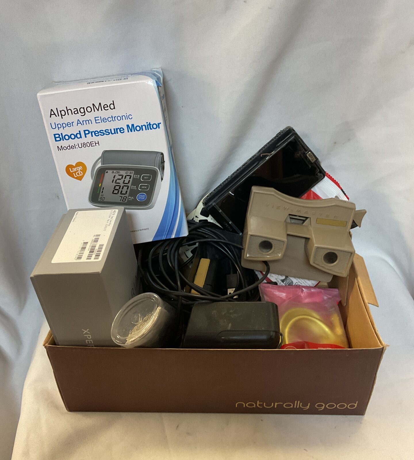 Box of mixed to include view master & blood pressure monitor