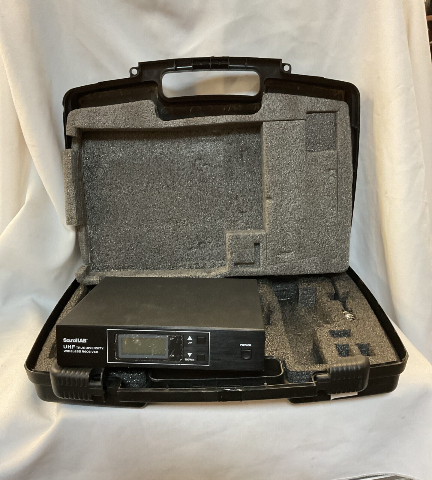 Sound lab uhf true diversity wireless microphone receiver