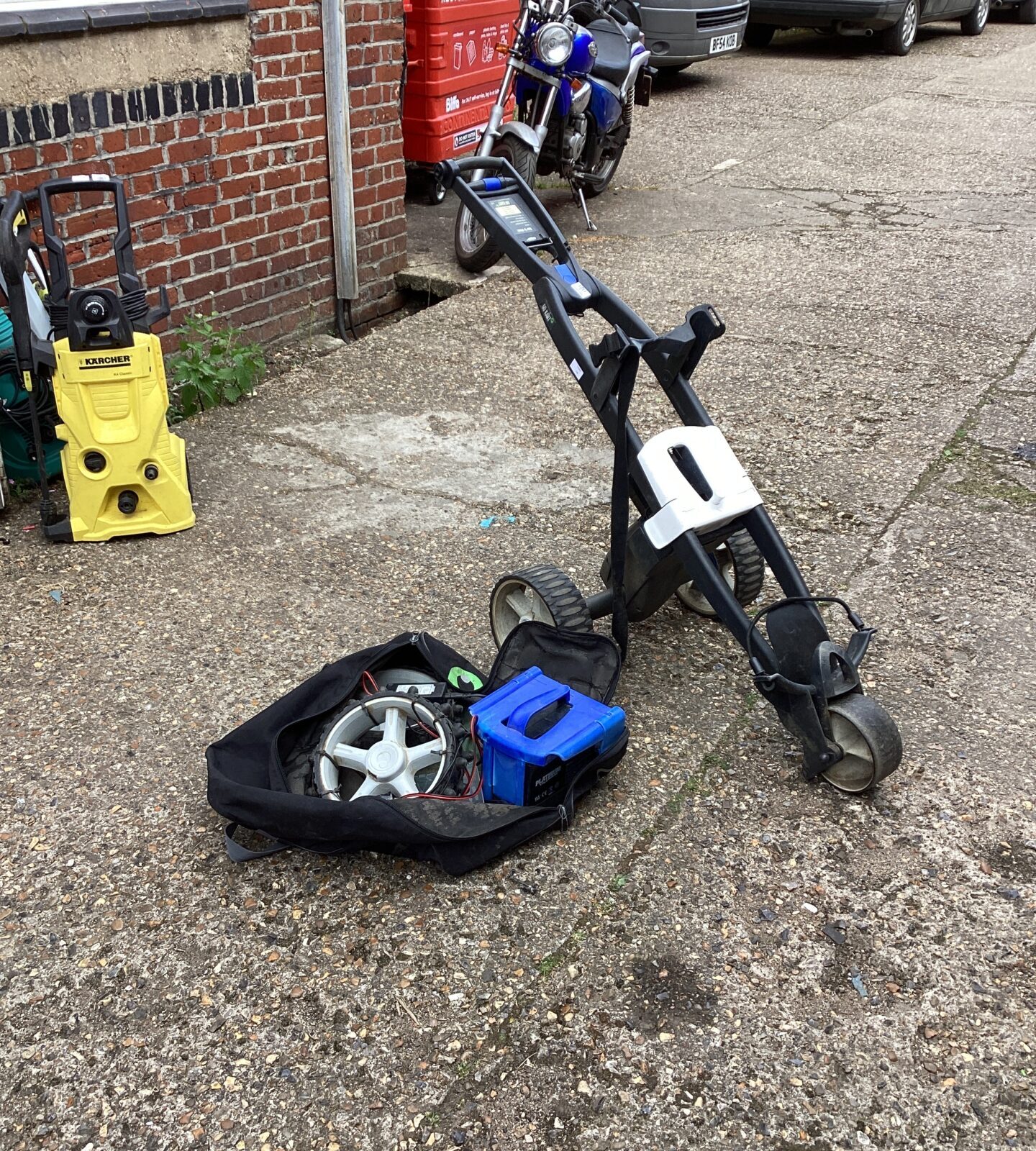 Go Kart electric golf trolley with charger and spare winter tyres and battery in working order