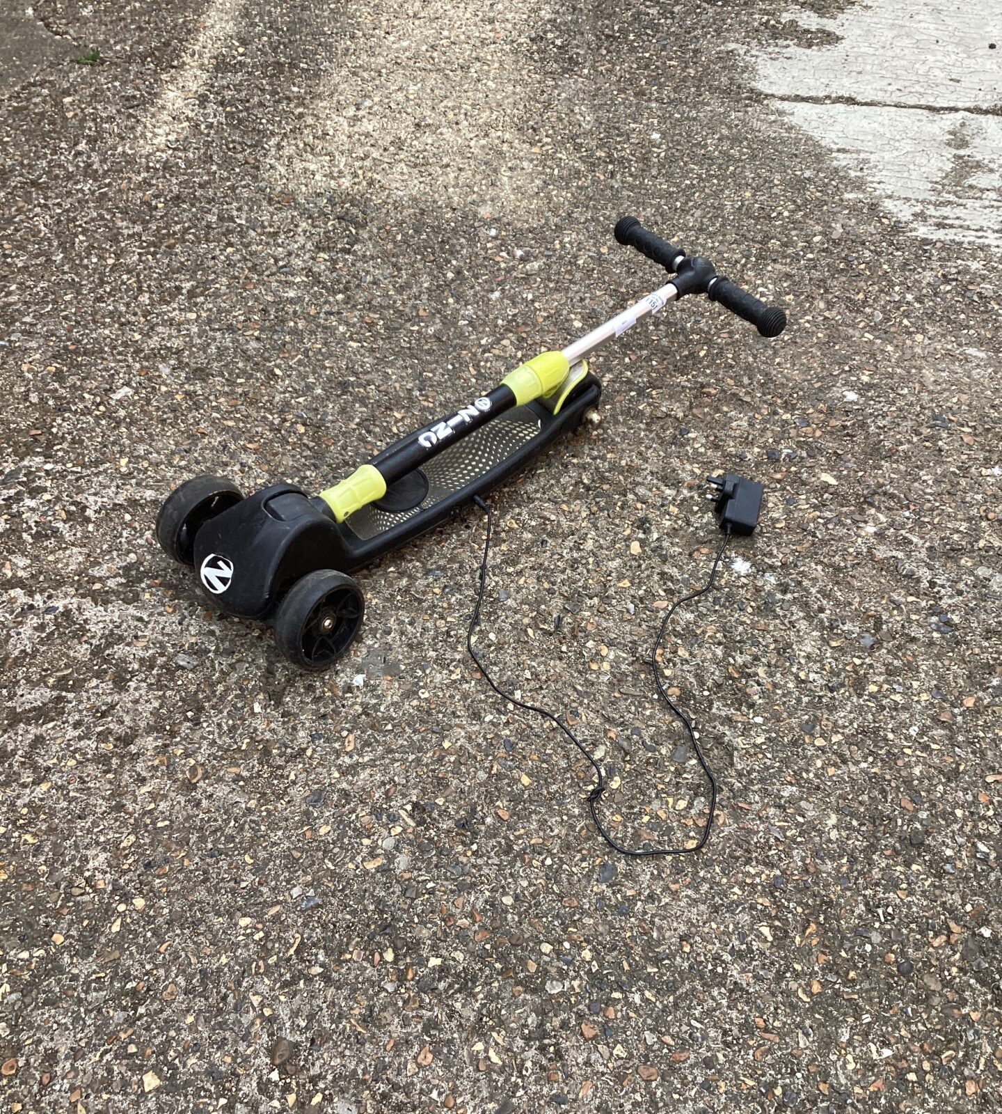 Zinc electric scooter with charger untested