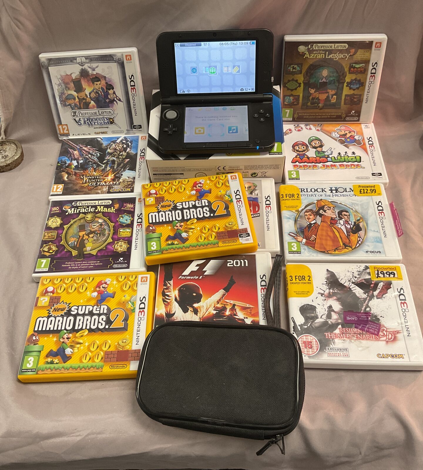 Nintendo 3DS with 11 games and case