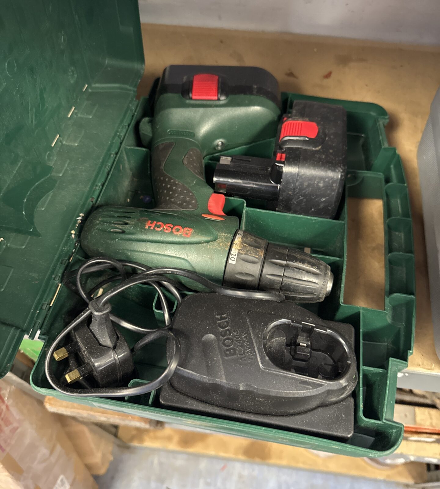 Bosch psr18 cordless drill - working