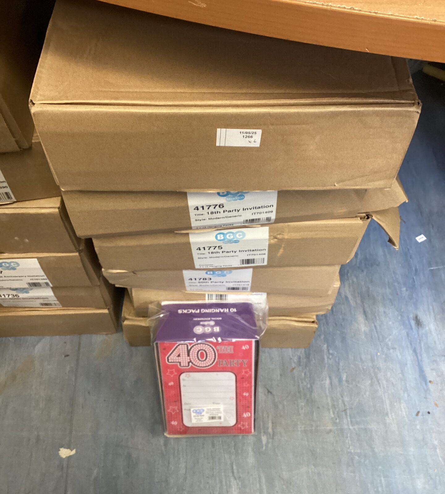 Six boxes of new birthday invitation packs inc 40th birthday party