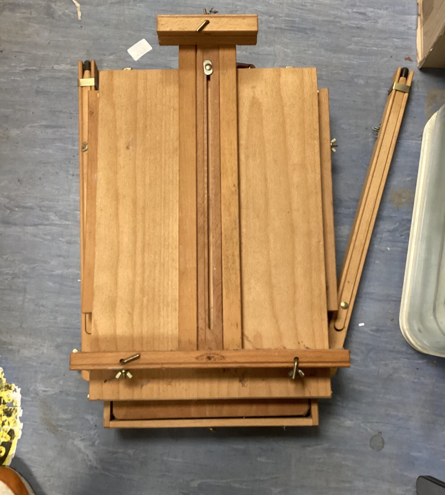 Windsor & newton portable folding artist easel with paints inside